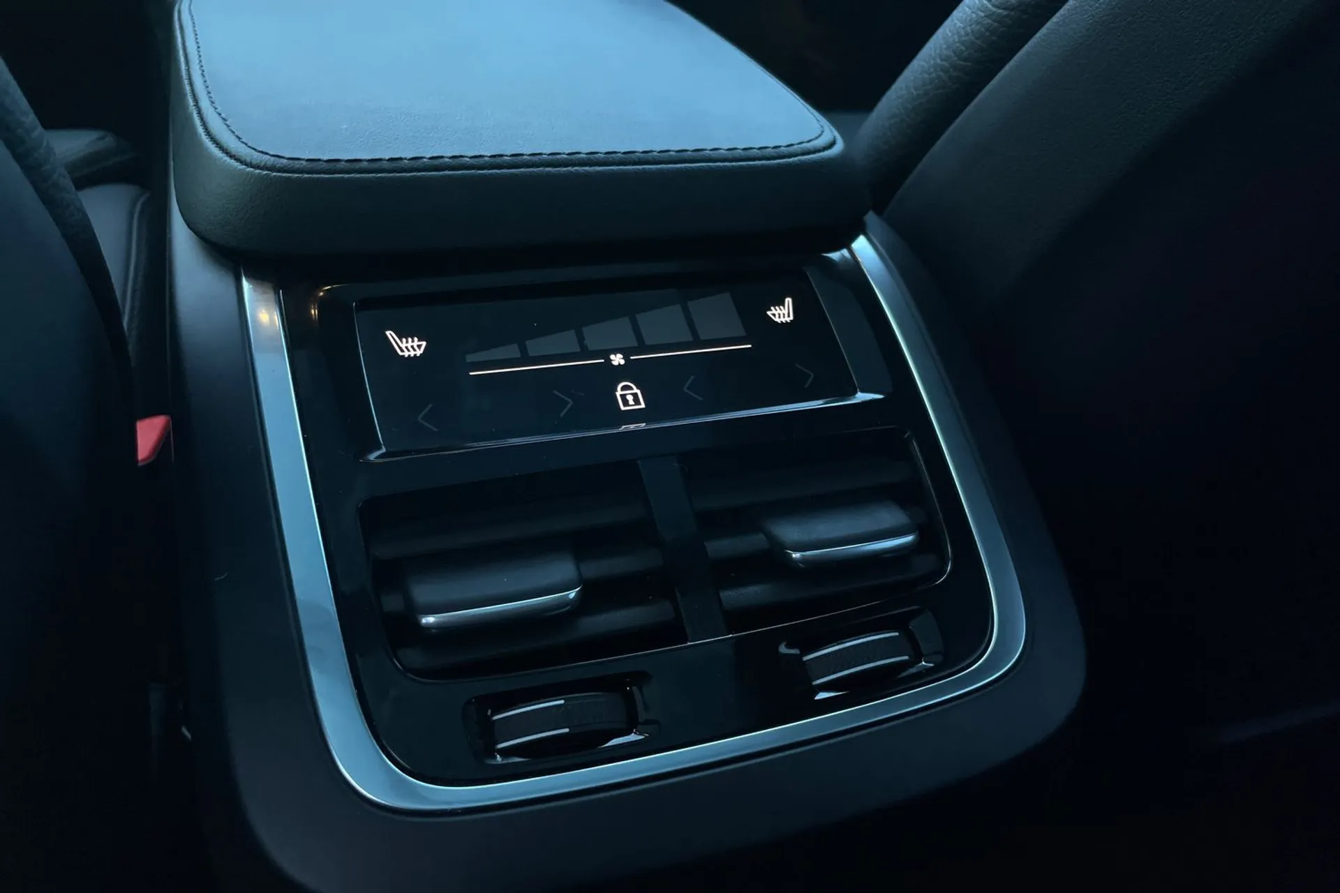 Volvo XC90 thumbnail image number 34