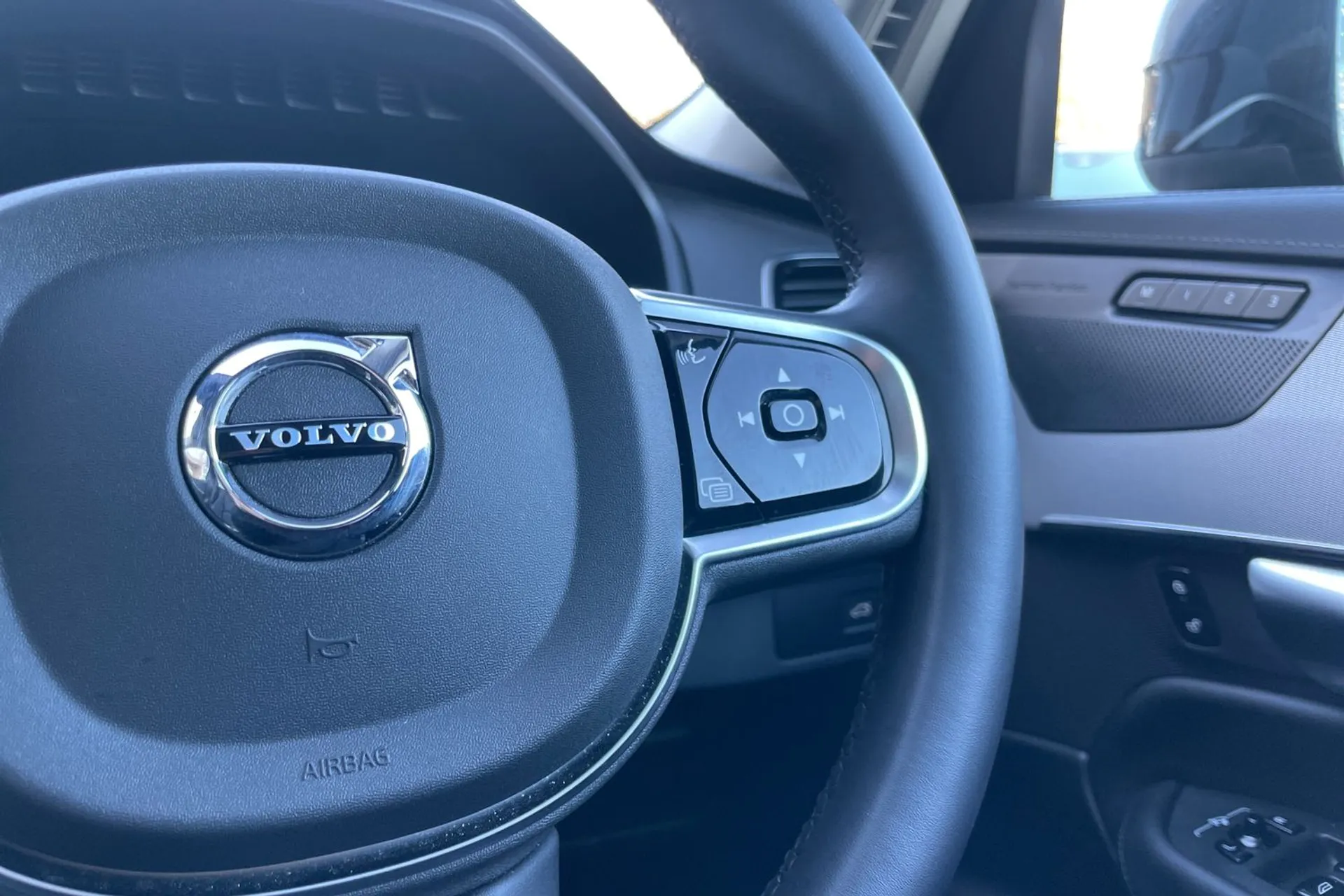 Volvo XC90 thumbnail image number 40