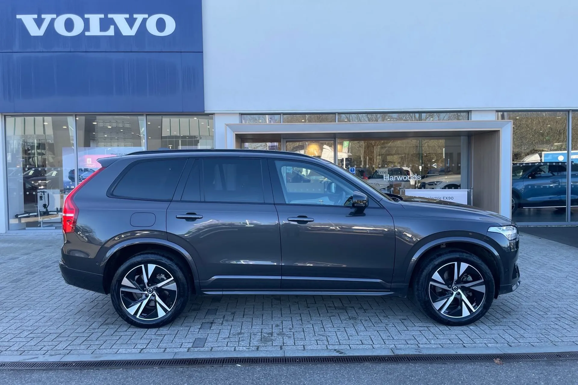 Volvo XC90 thumbnail image number 2