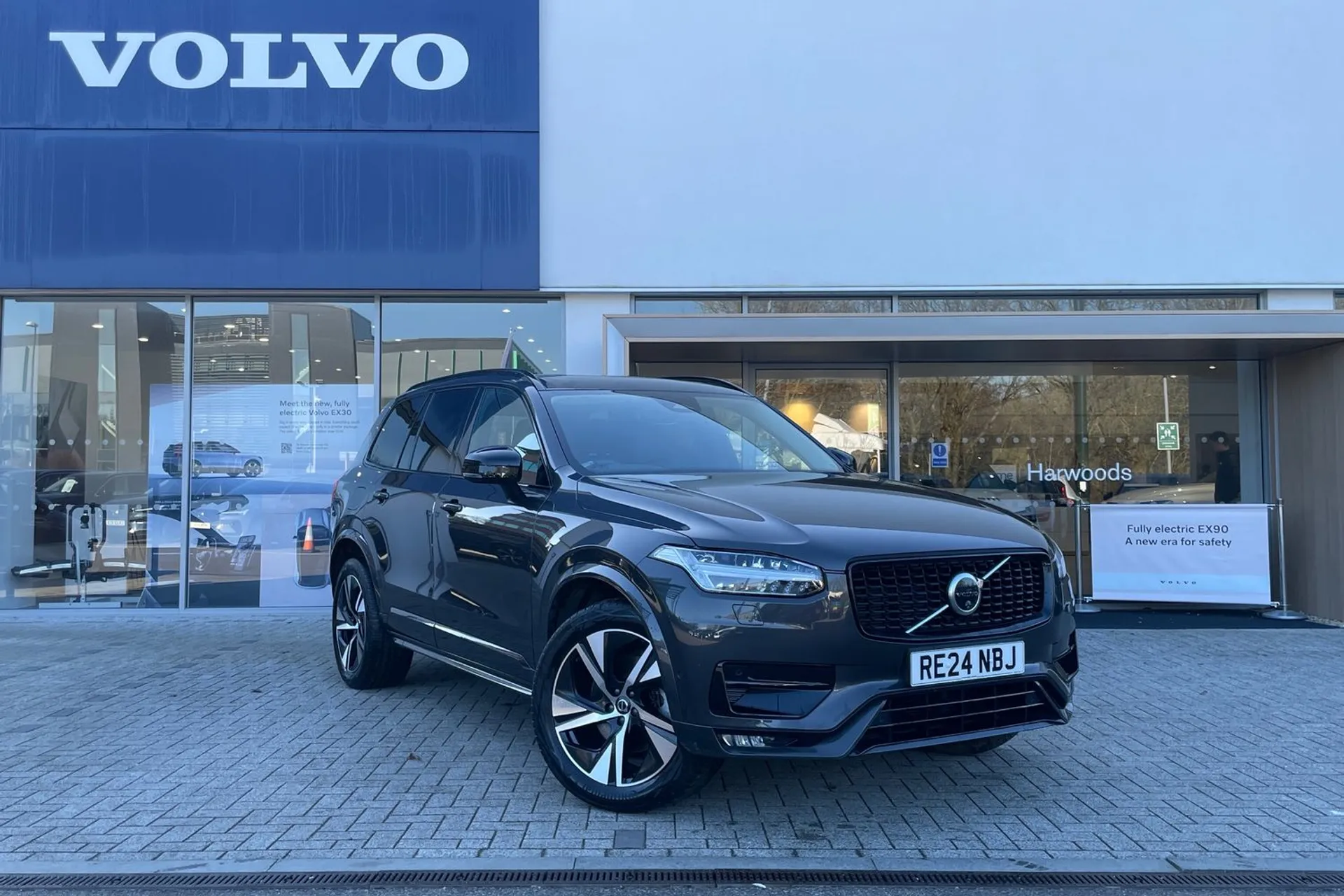 Volvo XC90 focused image