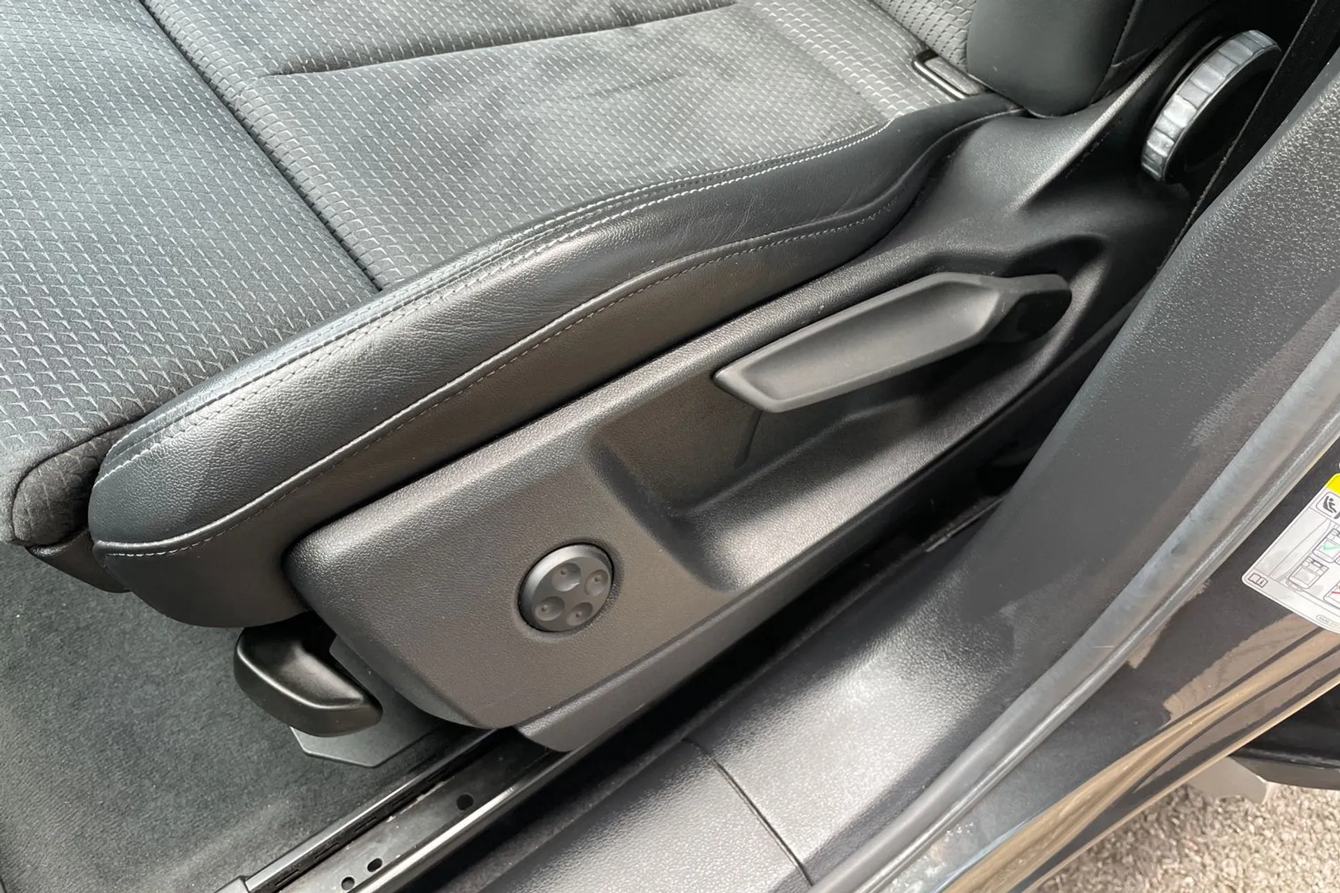 Audi Q5 thumbnail image number 28