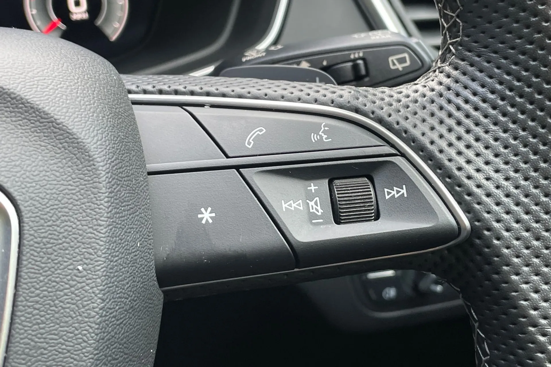 Audi Q5 thumbnail image number 36