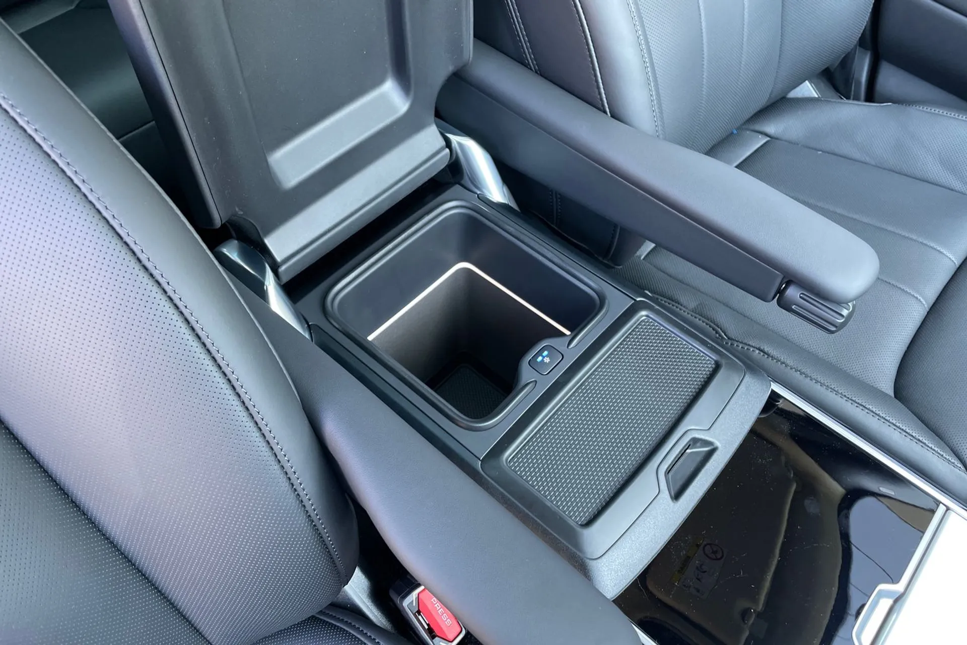 LAND ROVER RANGE ROVER thumbnail image number 47