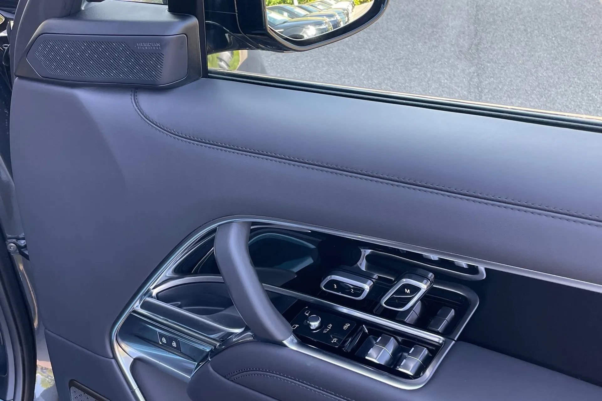 LAND ROVER RANGE ROVER thumbnail image number 29
