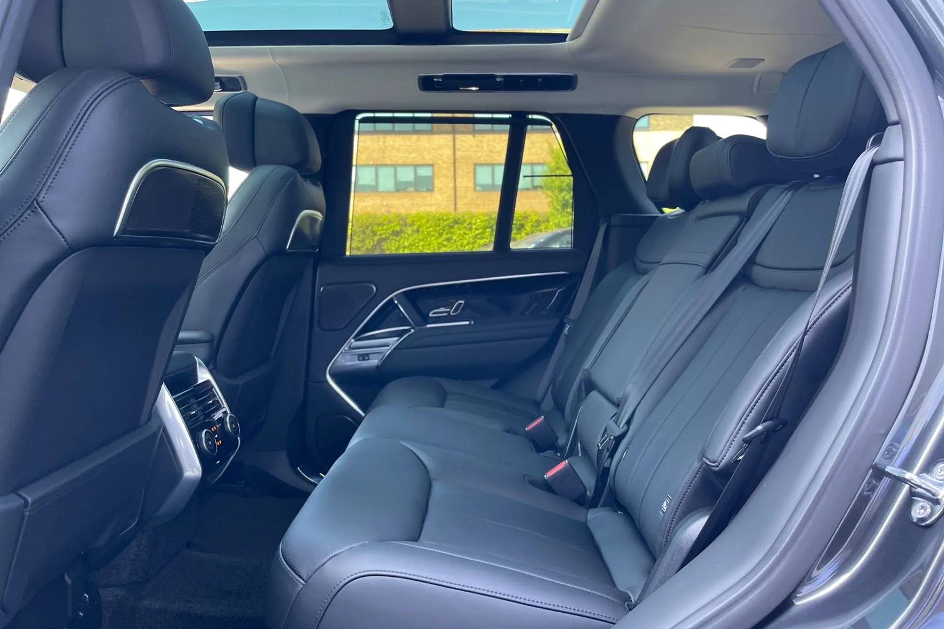 LAND ROVER RANGE ROVER thumbnail image number 45