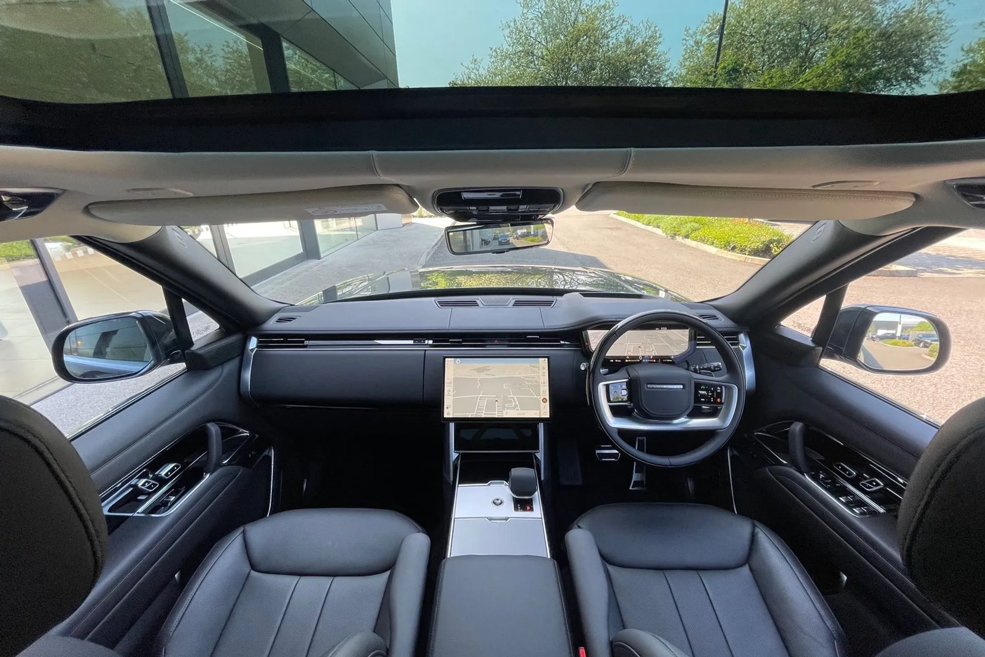LAND ROVER RANGE ROVER thumbnail image number 3