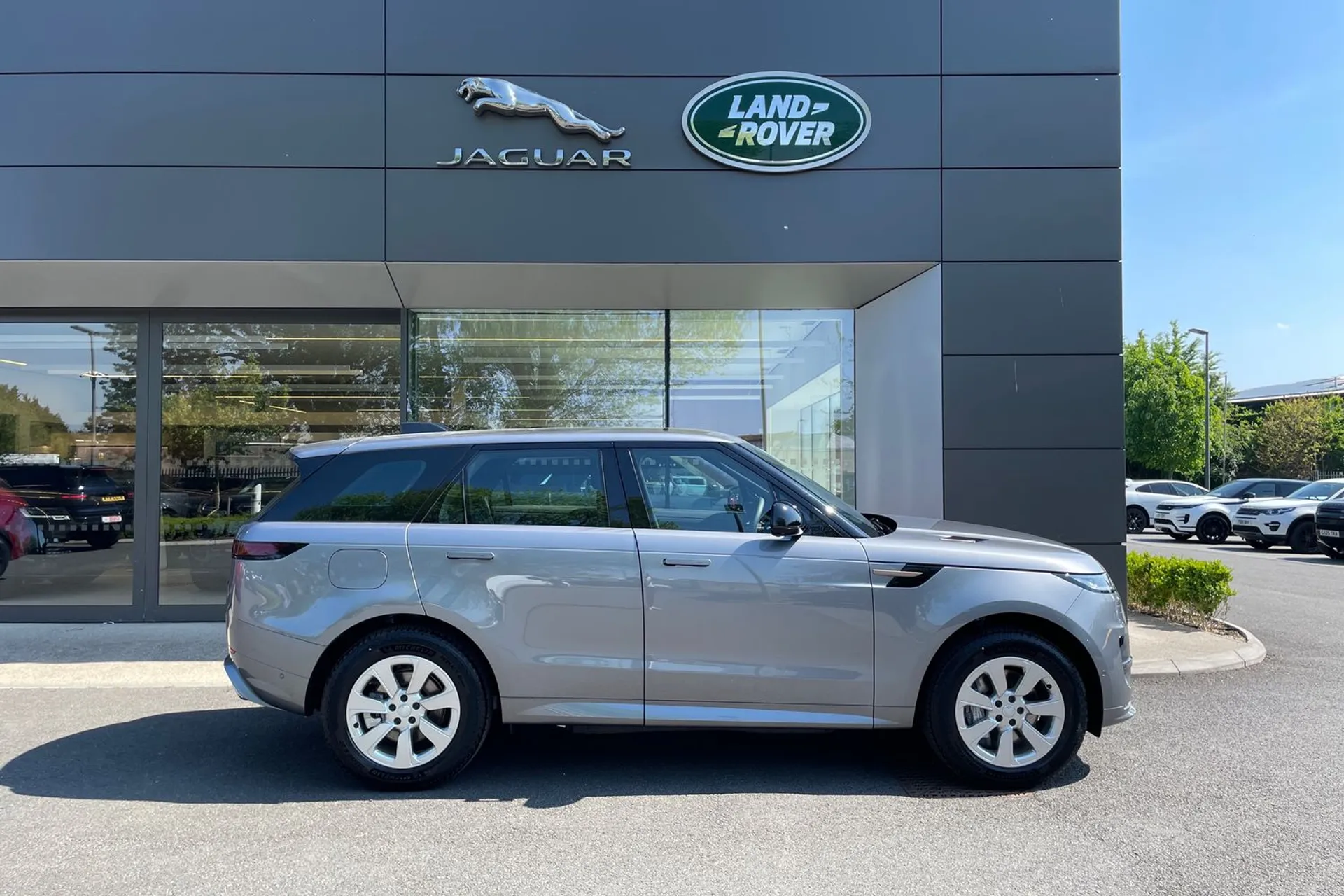 LAND ROVER RANGE ROVER SPORT thumbnail image number 2