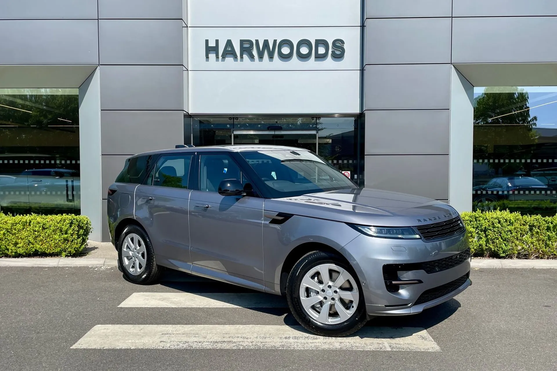 LAND ROVER RANGE ROVER SPORT focused image