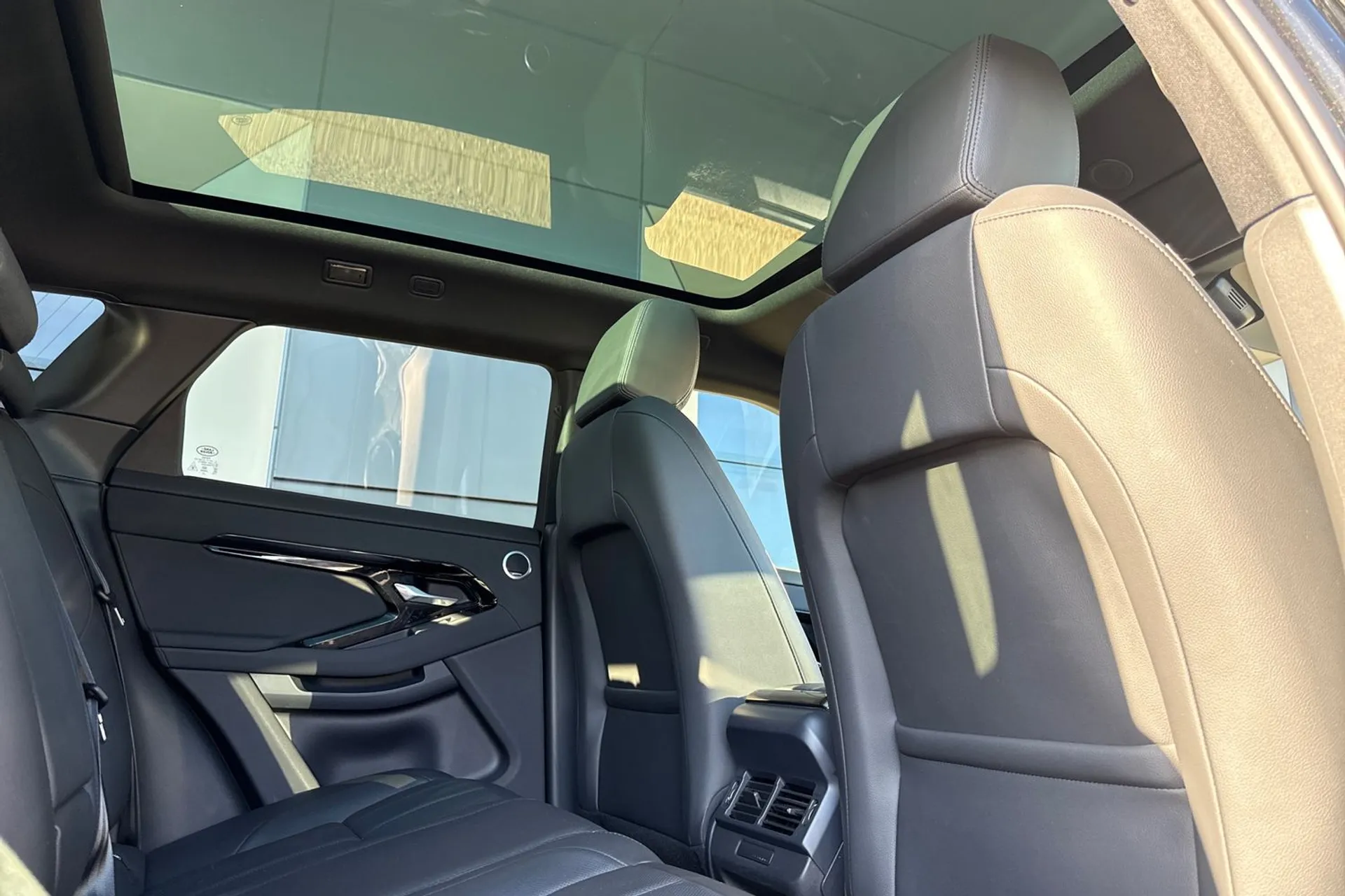 LAND ROVER RANGE ROVER EVOQUE thumbnail image number 36