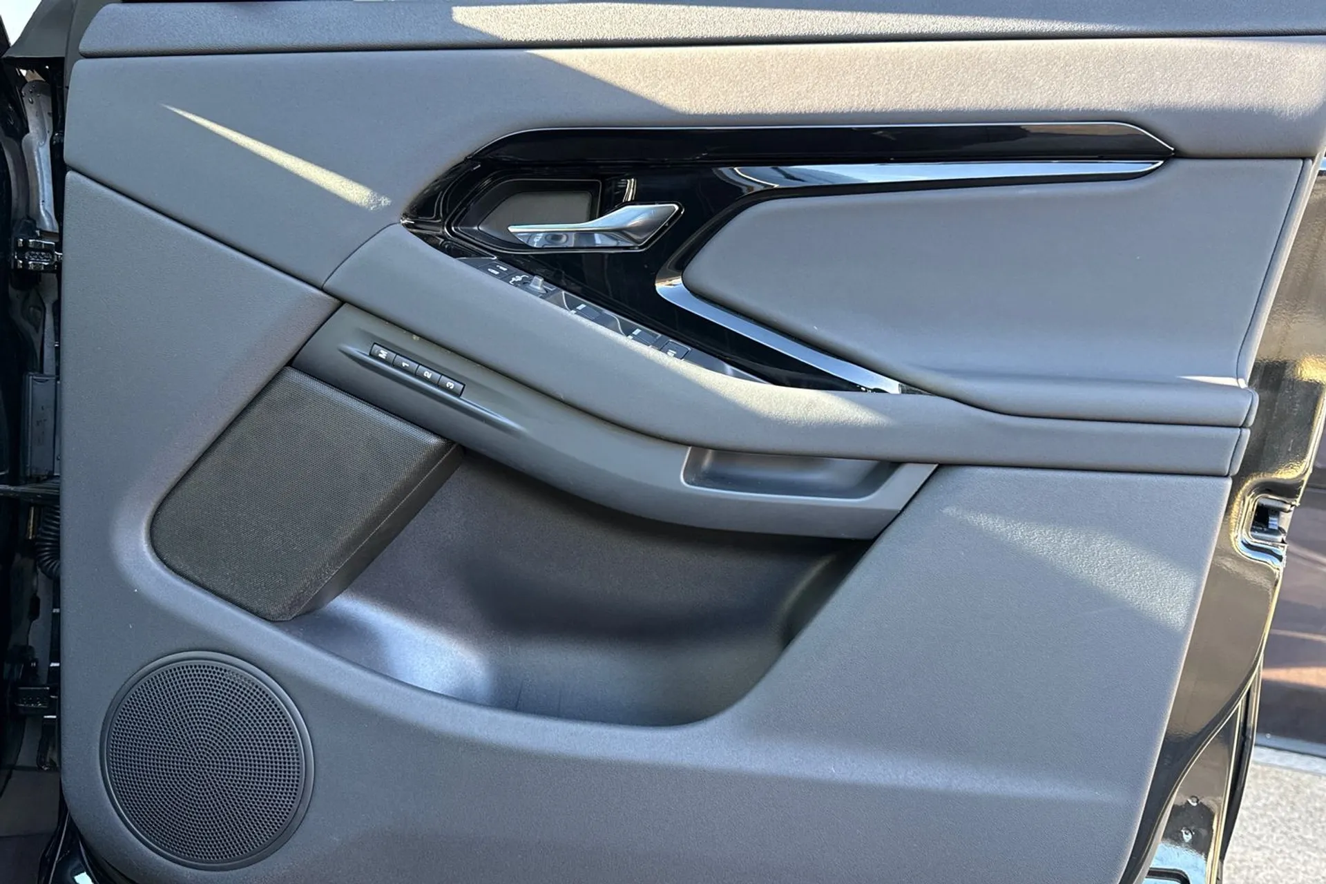 LAND ROVER RANGE ROVER EVOQUE thumbnail image number 18