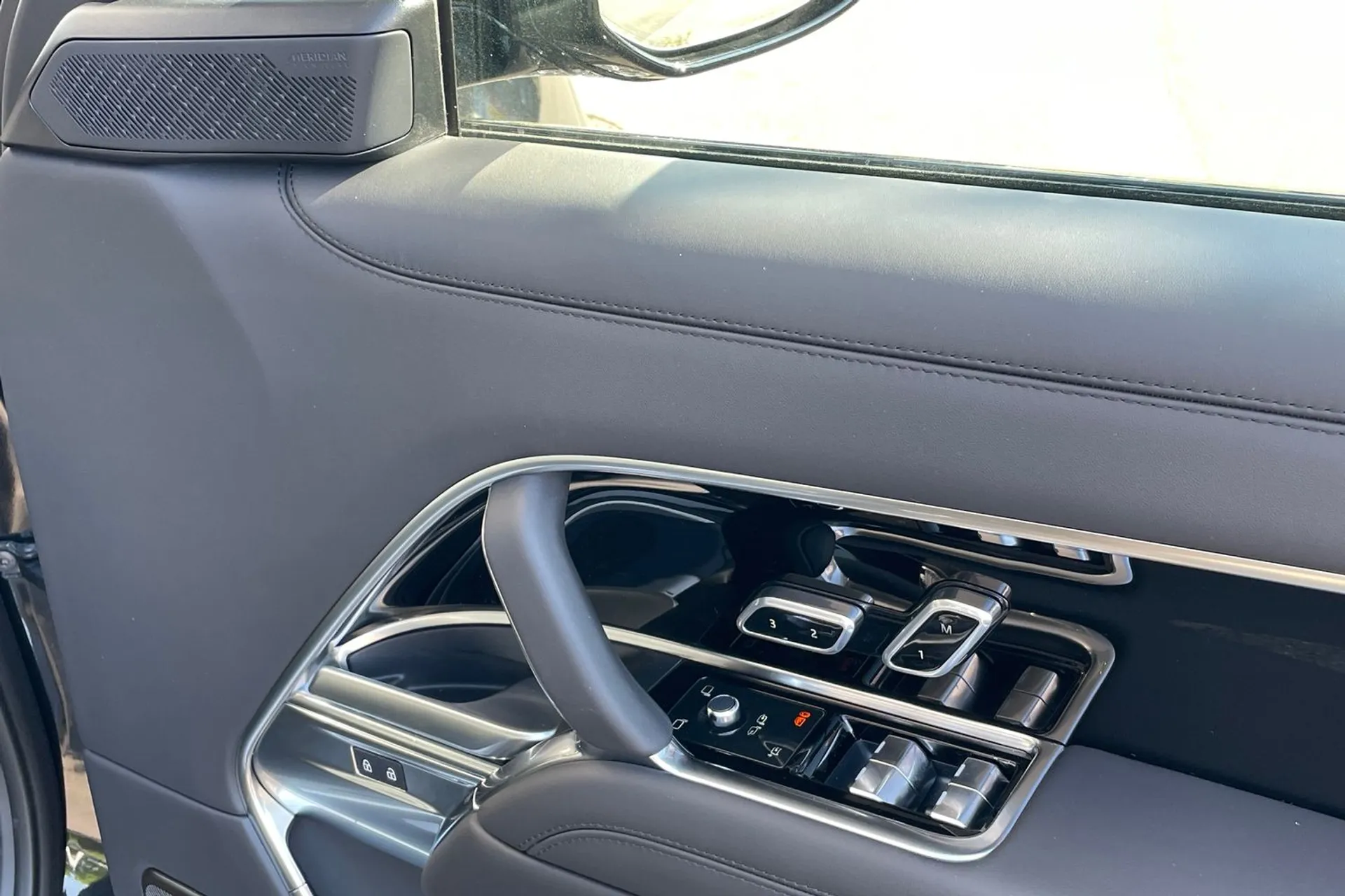 LAND ROVER RANGE ROVER thumbnail image number 40