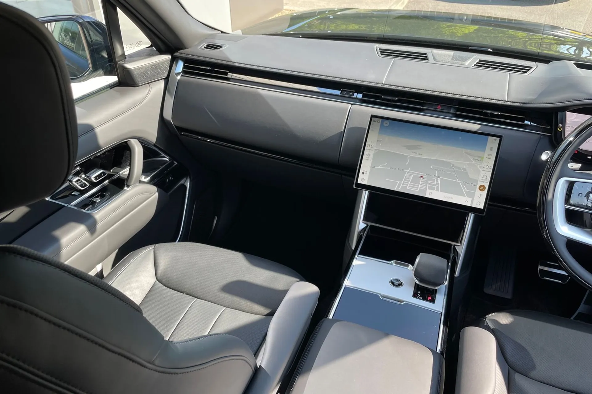 LAND ROVER RANGE ROVER thumbnail image number 18