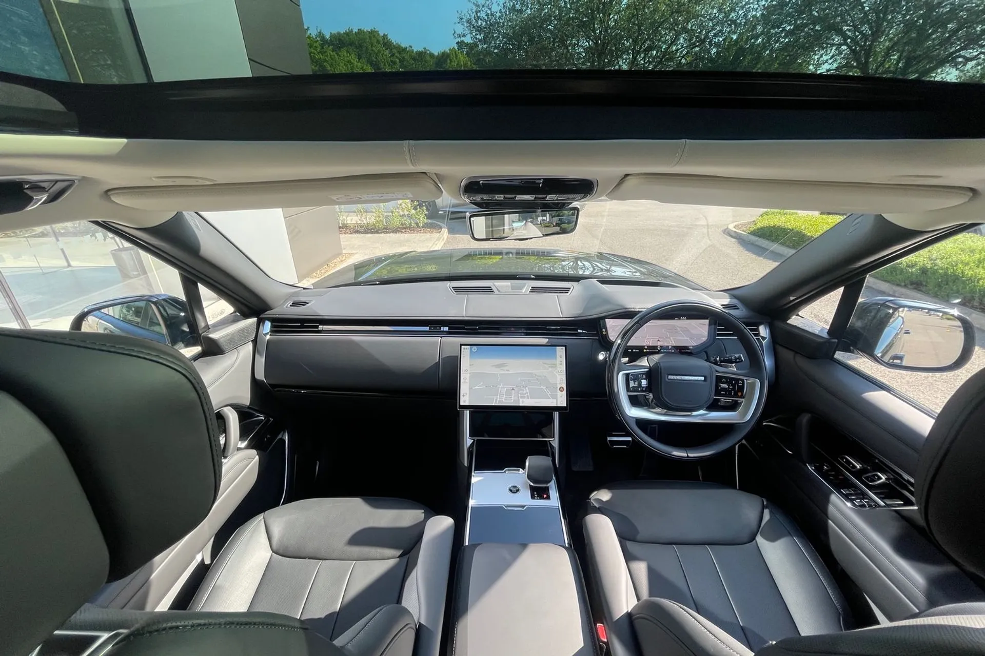 LAND ROVER RANGE ROVER thumbnail image number 3