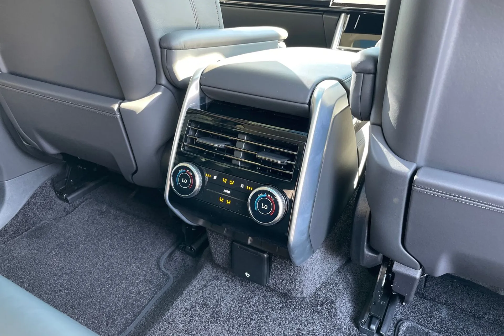 LAND ROVER RANGE ROVER thumbnail image number 36