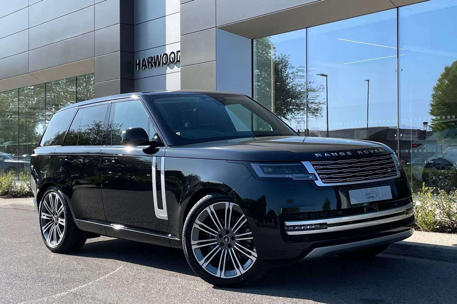 LAND ROVER RANGE ROVER focused image