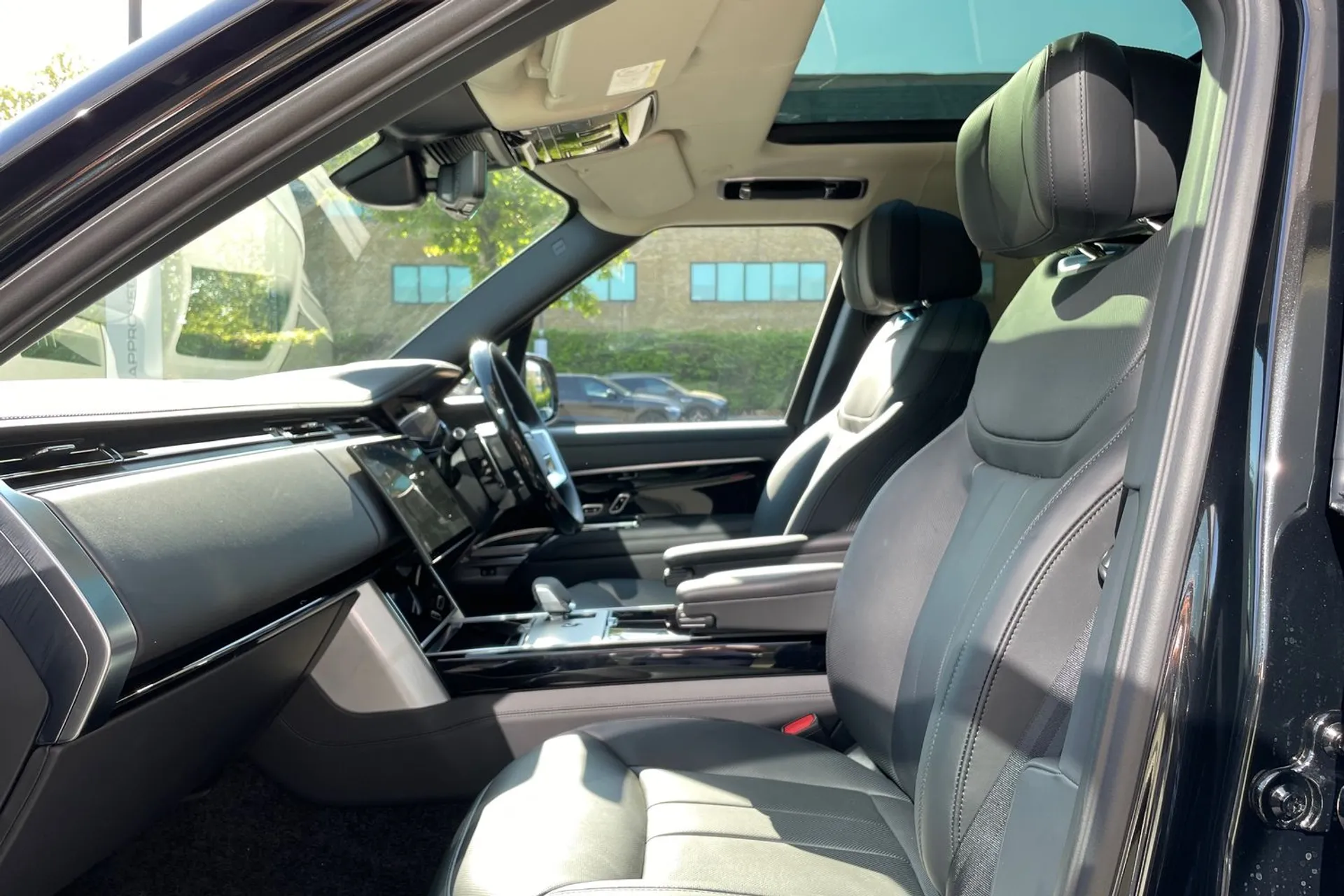 LAND ROVER RANGE ROVER thumbnail image number 43