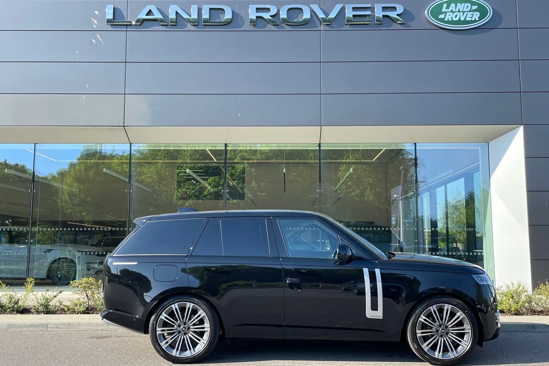 LAND ROVER RANGE ROVER thumbnail image number 2