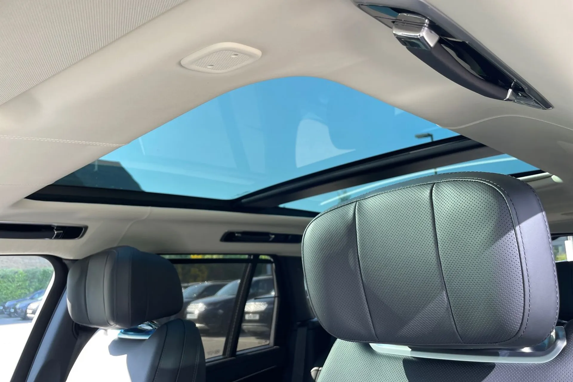 LAND ROVER RANGE ROVER thumbnail image number 4