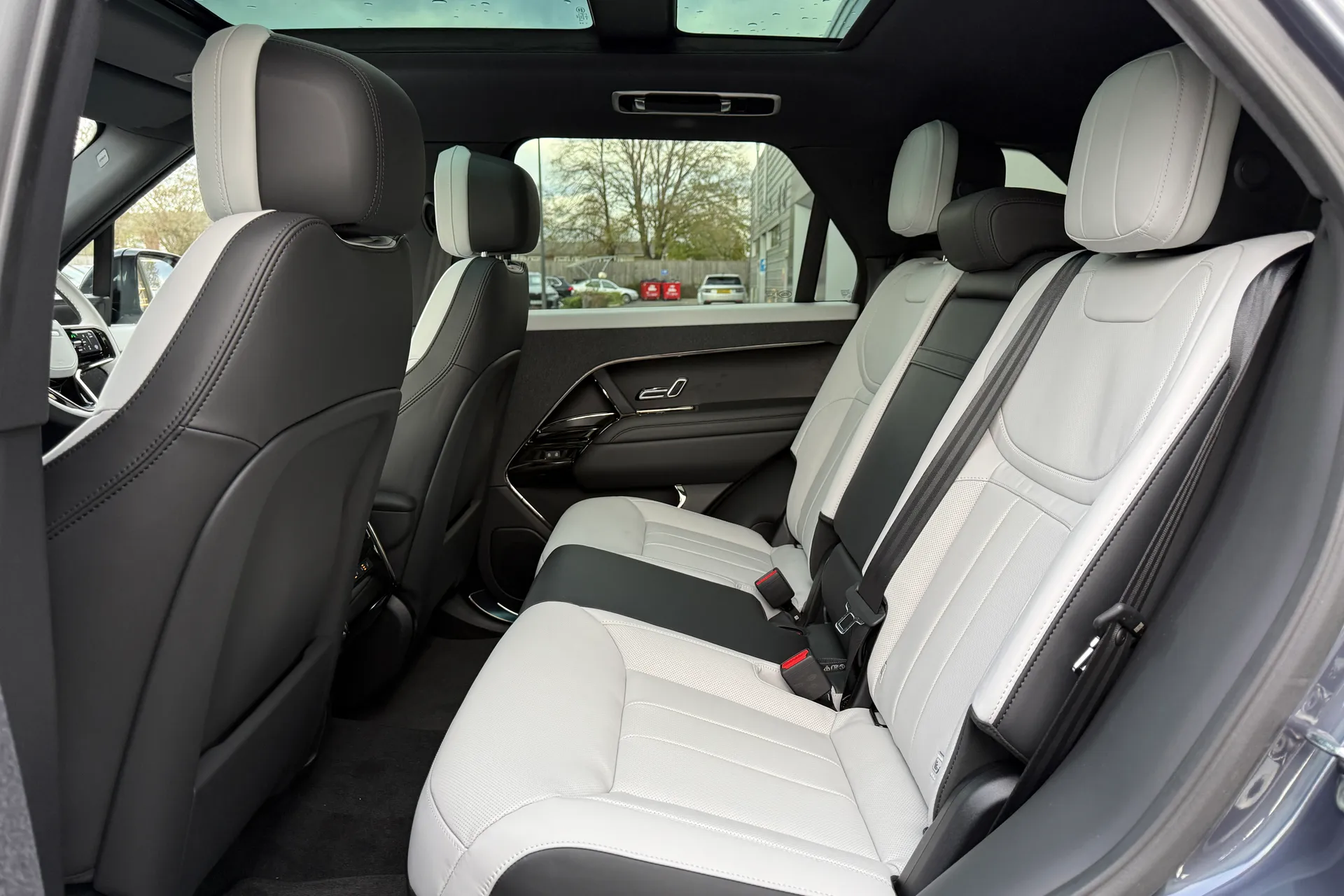 LAND ROVER RANGE ROVER SPORT thumbnail image number 4