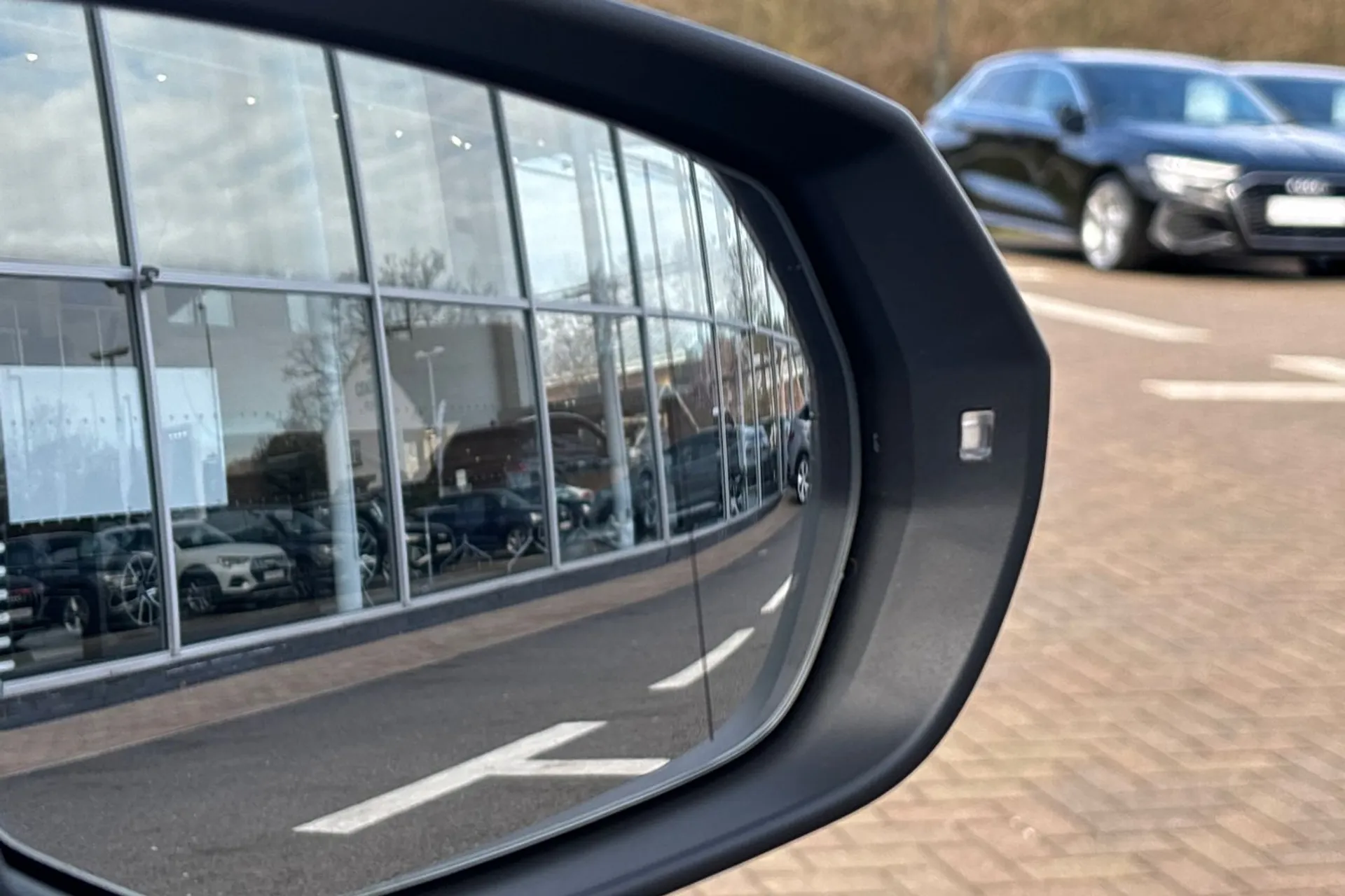 Audi Q3 thumbnail image number 47