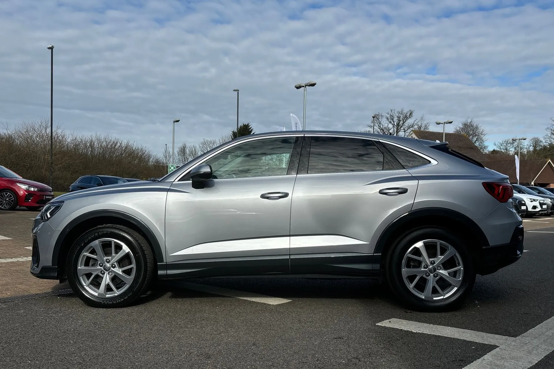 Audi Q3 thumbnail image number 9