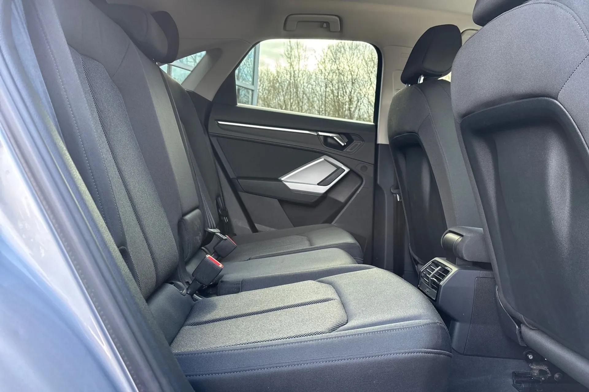 Audi Q3 thumbnail image number 21