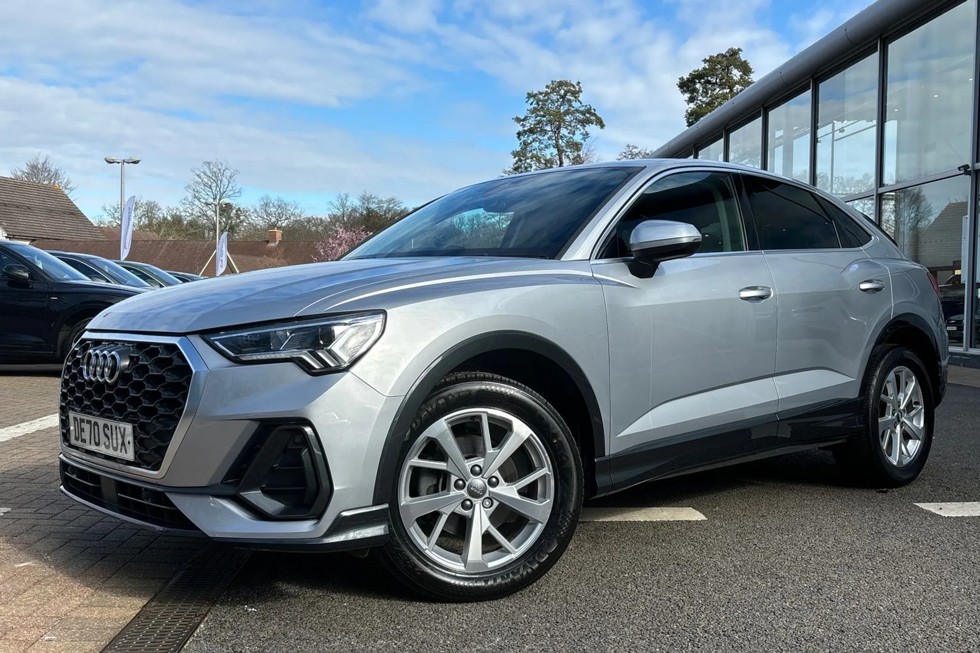 Audi Q3 thumbnail image number 10