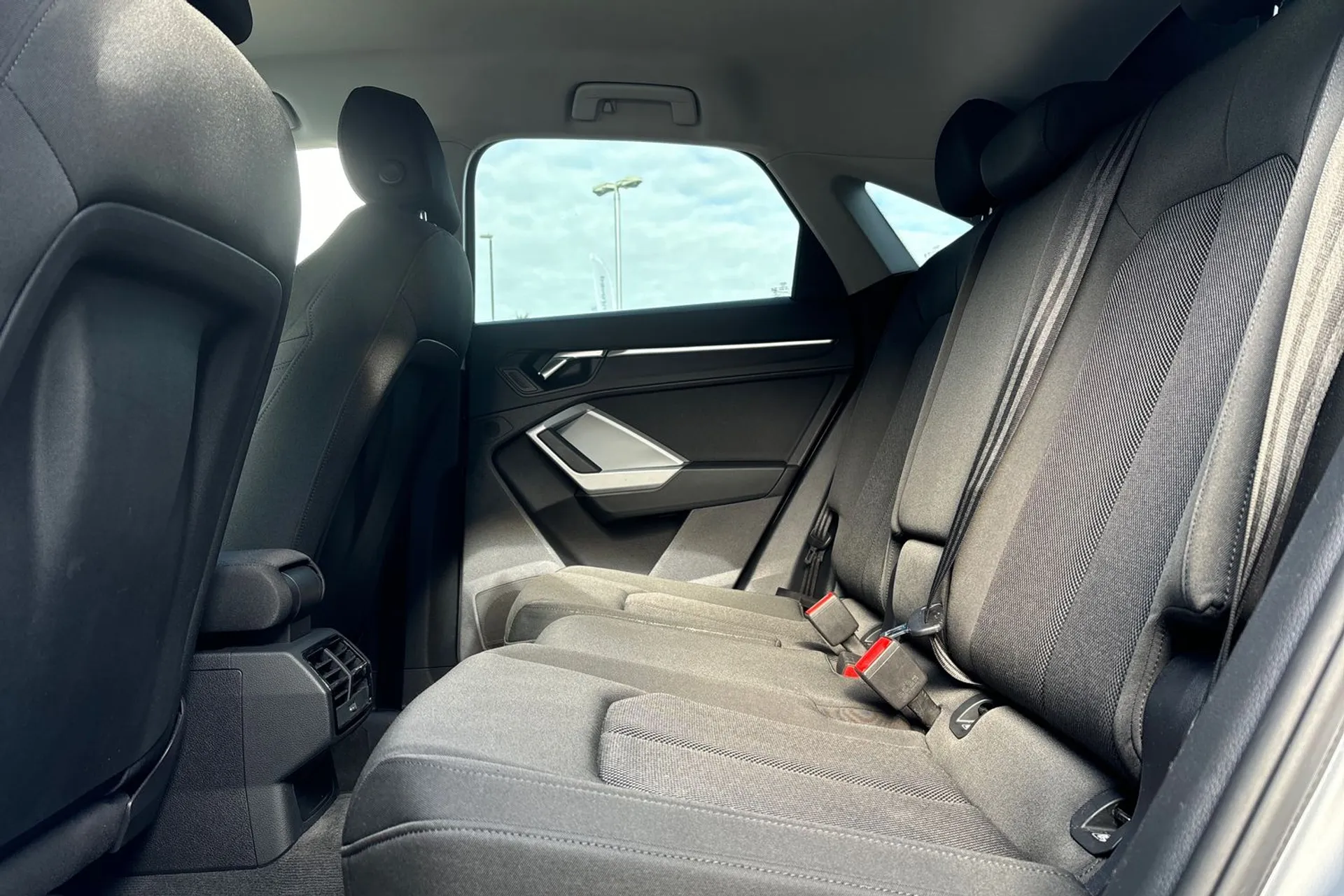 Audi Q3 thumbnail image number 29