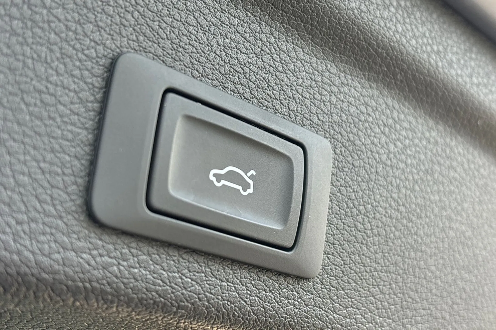 Audi Q3 thumbnail image number 19