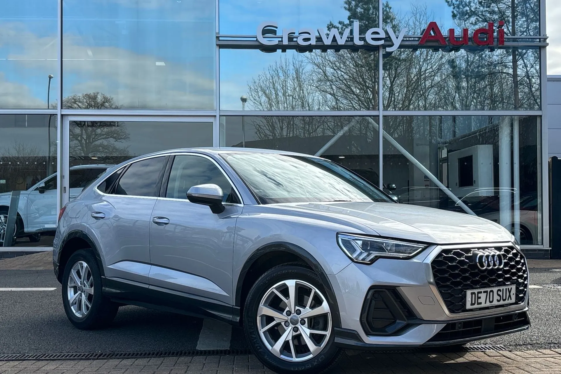 Audi Q3 focused image