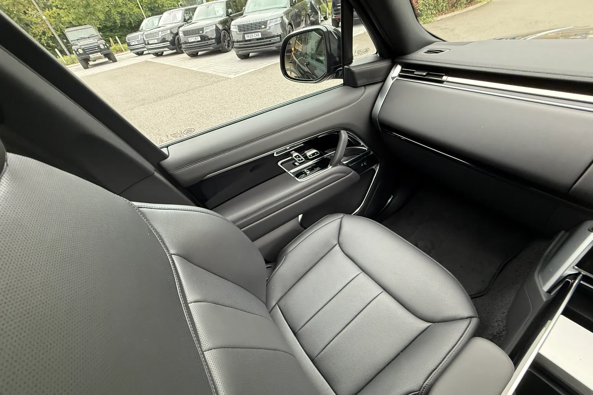 LAND ROVER RANGE ROVER thumbnail image number 13