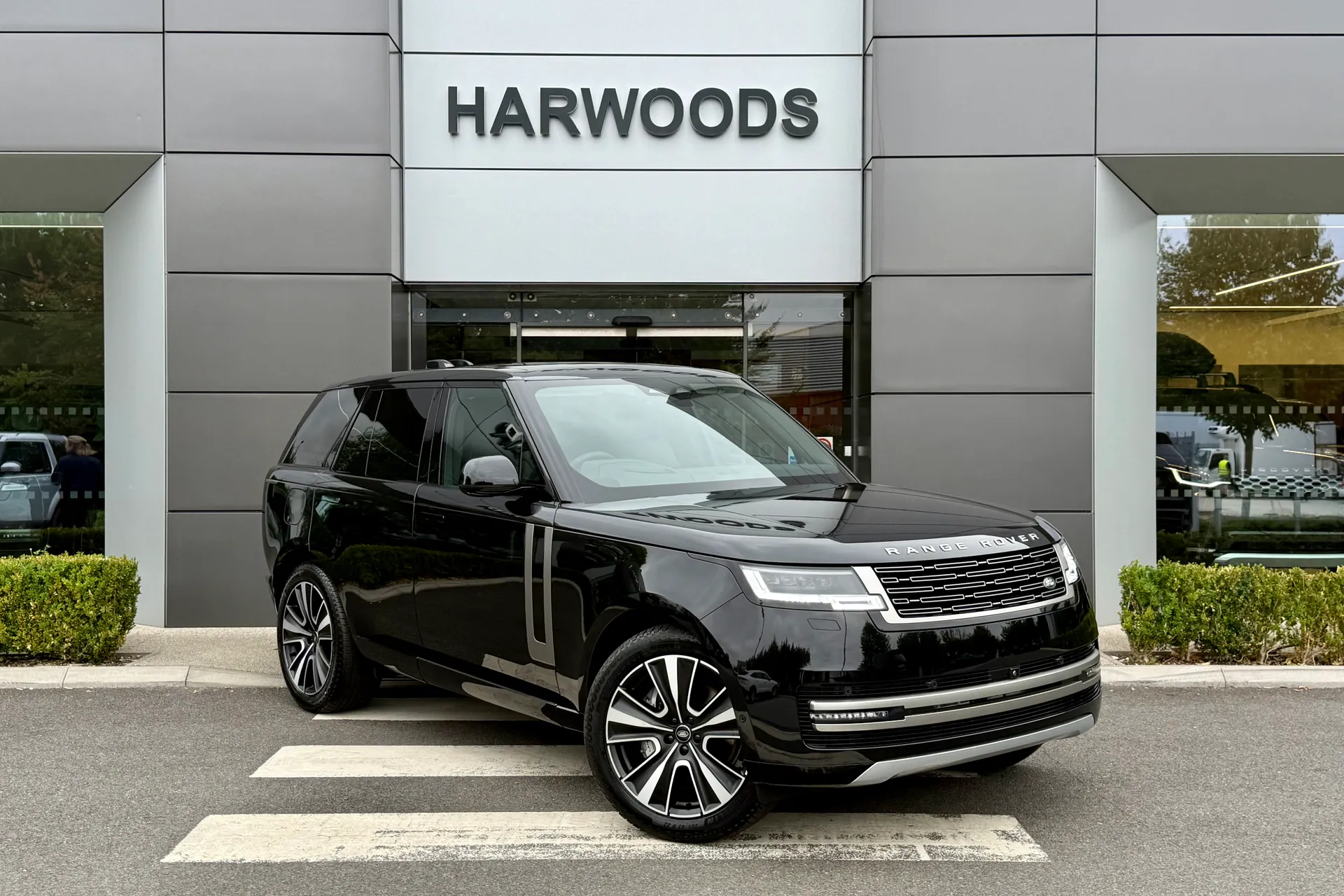 LAND ROVER RANGE ROVER focused image