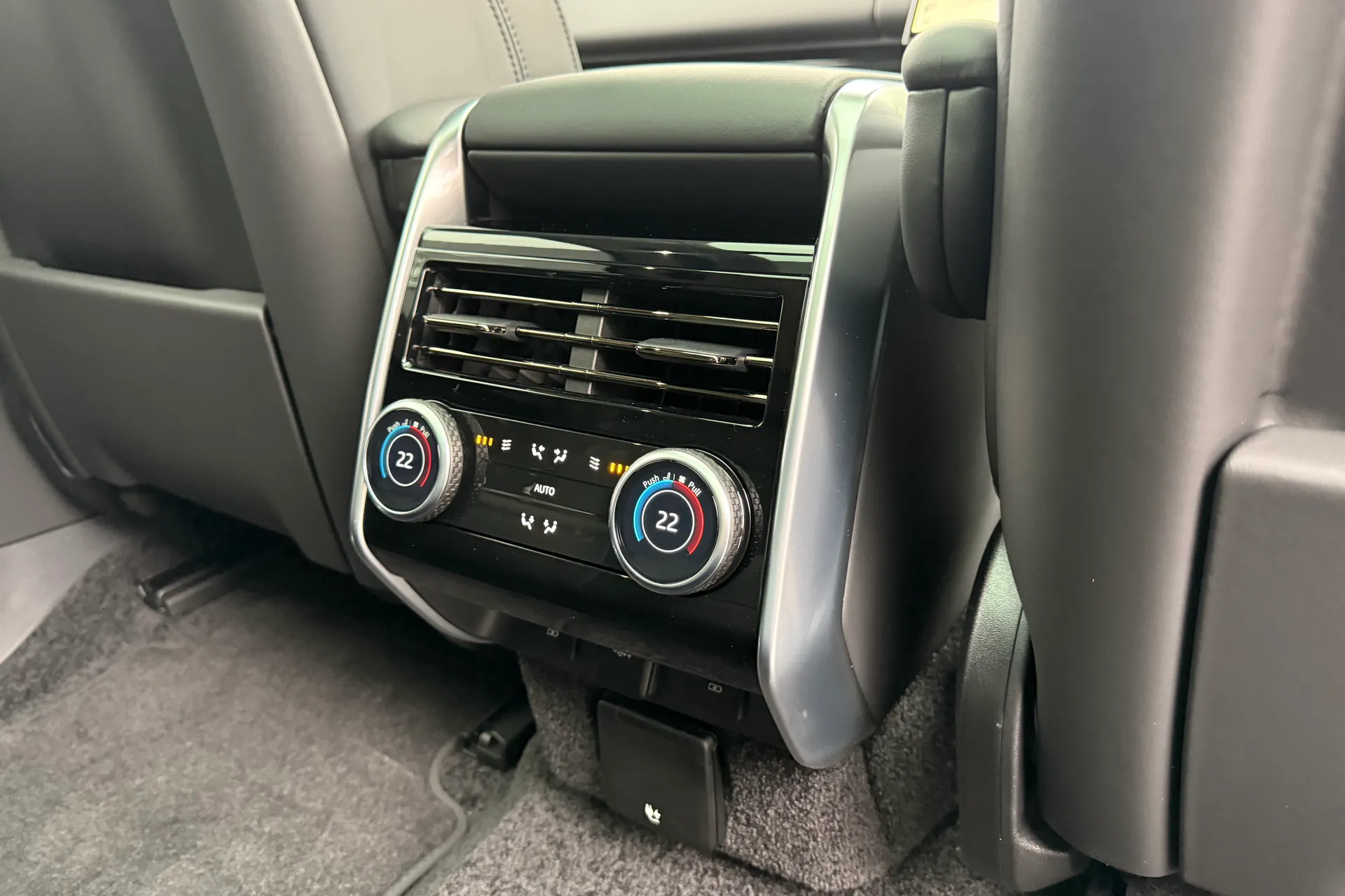 LAND ROVER RANGE ROVER thumbnail image number 37