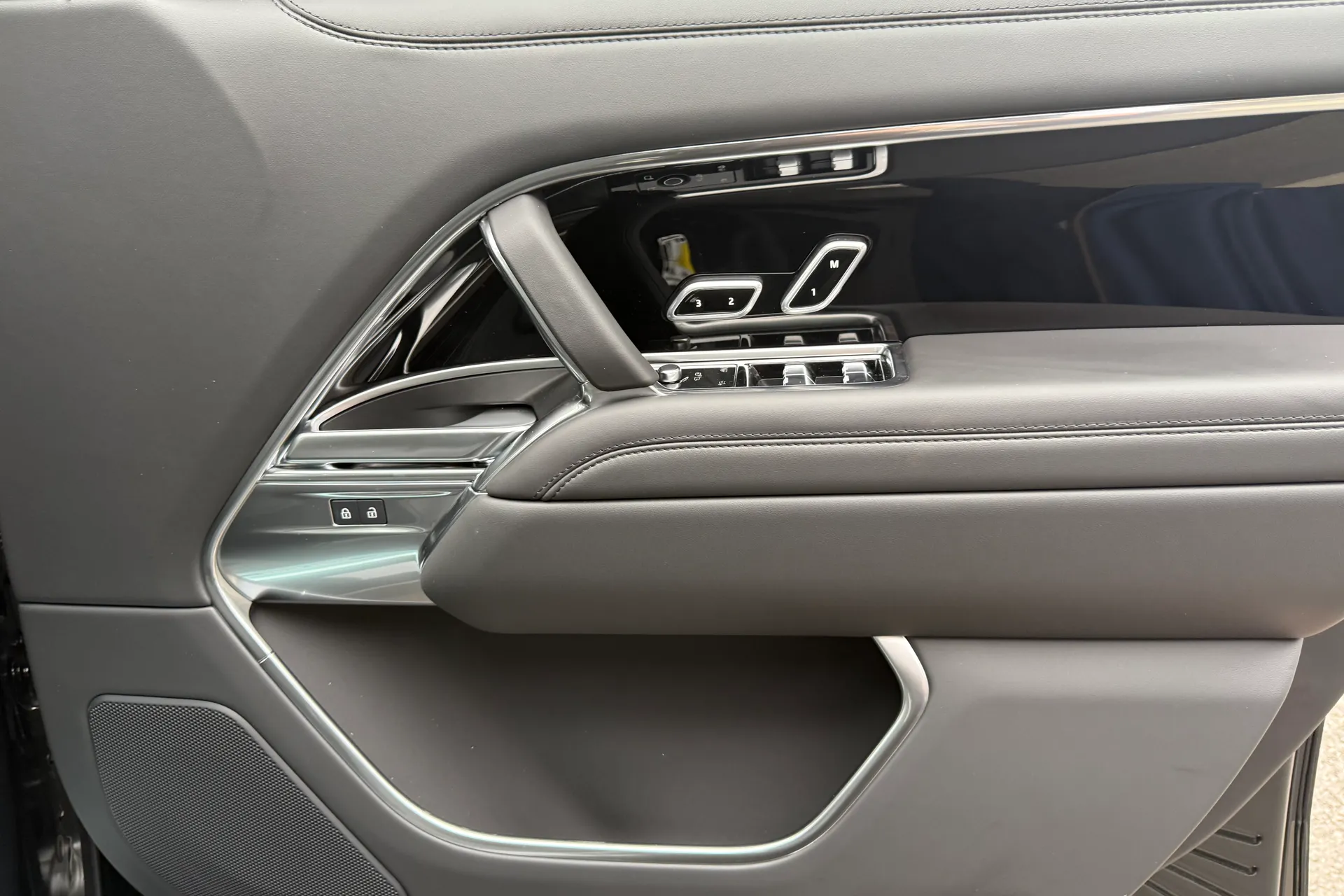 LAND ROVER RANGE ROVER thumbnail image number 56