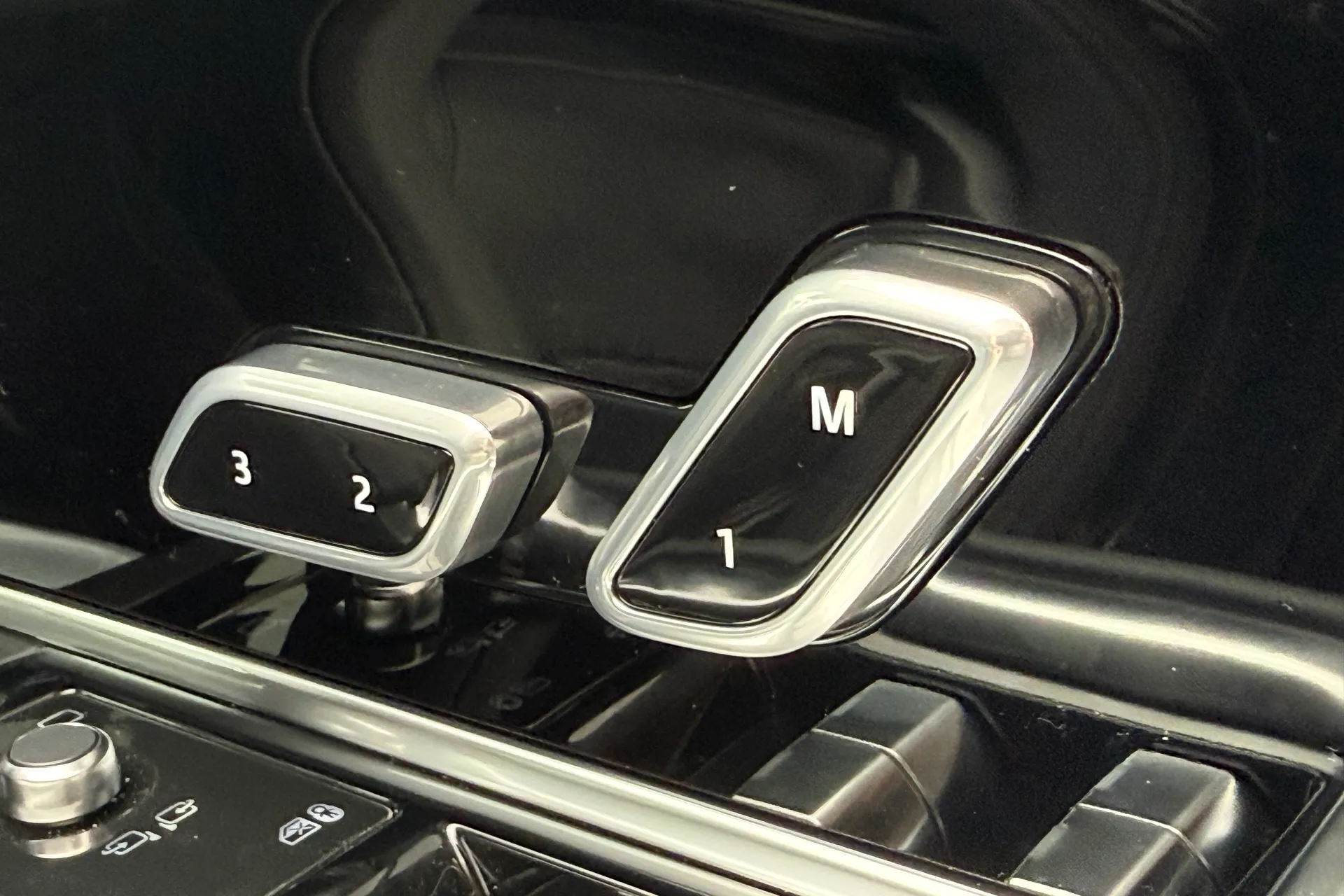 LAND ROVER RANGE ROVER thumbnail image number 57