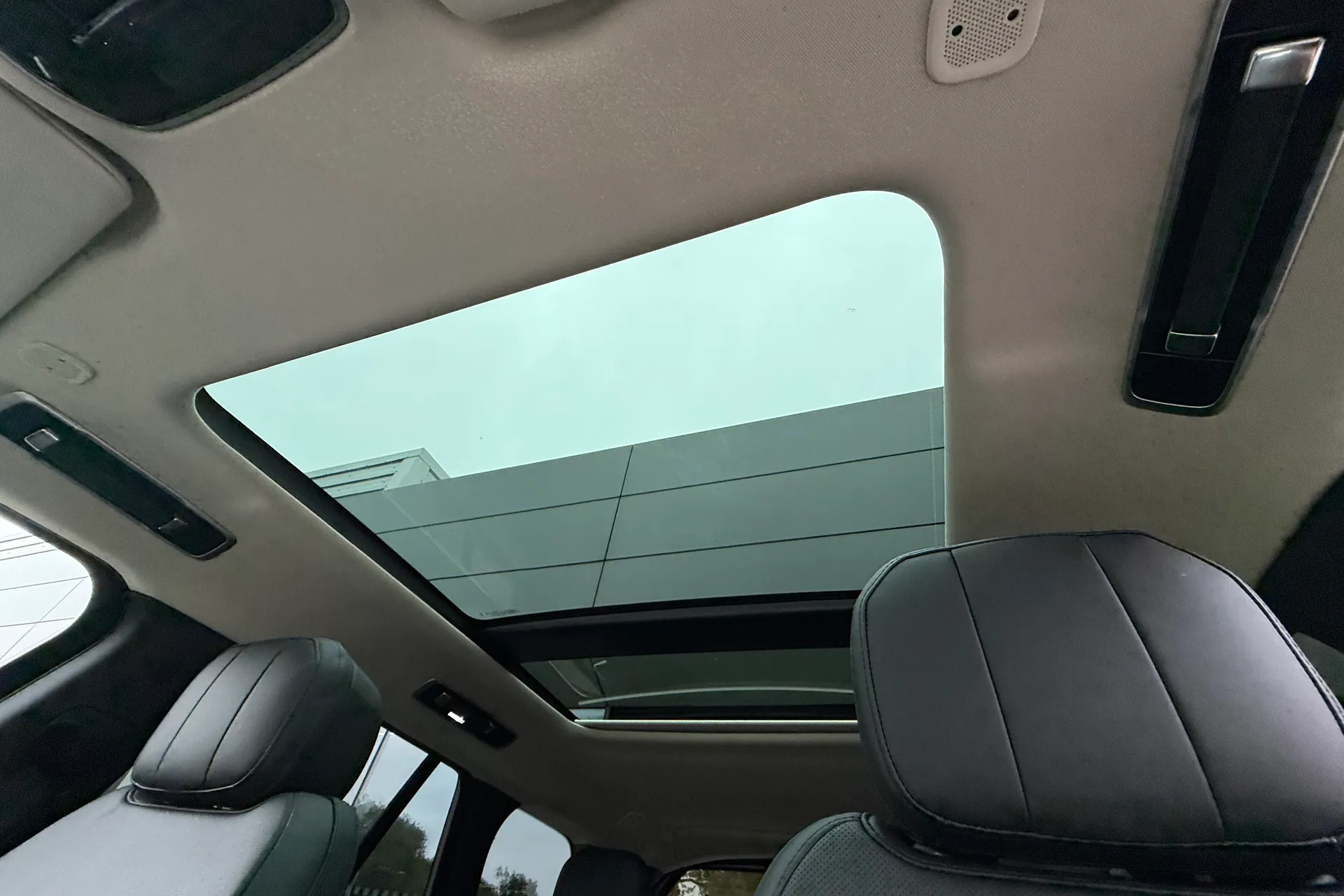 LAND ROVER RANGE ROVER thumbnail image number 5