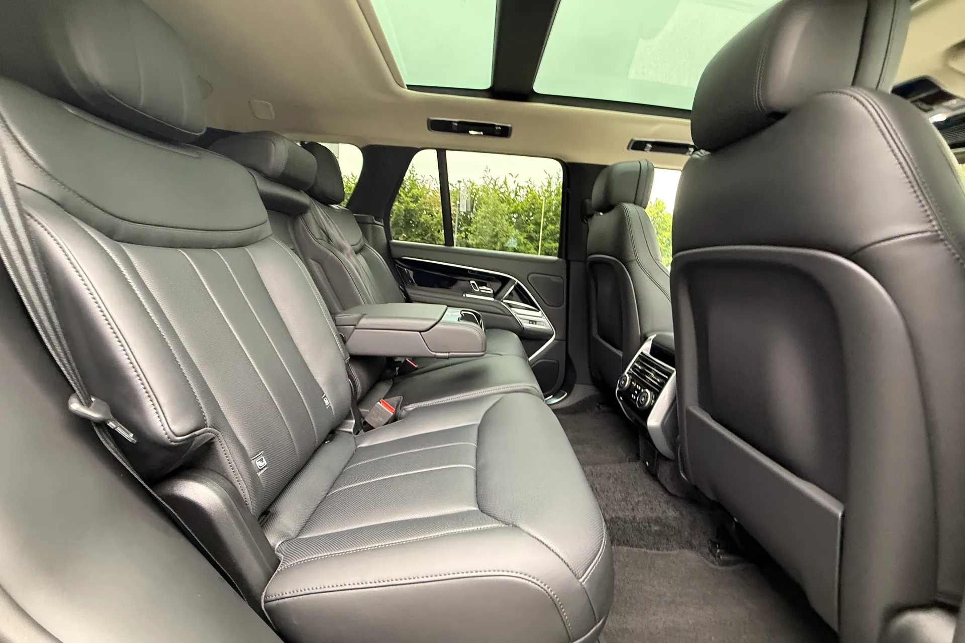 LAND ROVER RANGE ROVER thumbnail image number 45