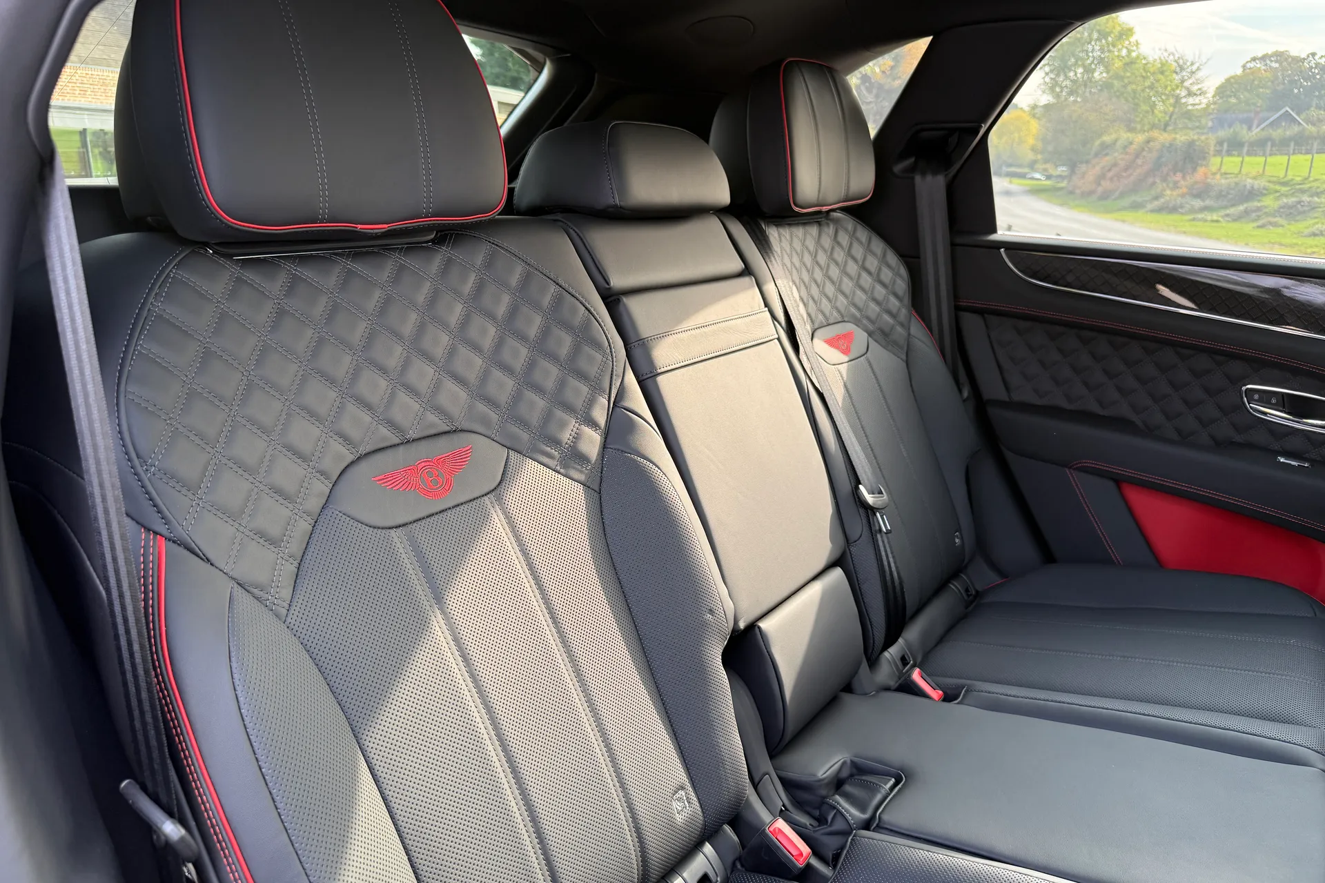 Bentley BENTAYGA thumbnail image number 31