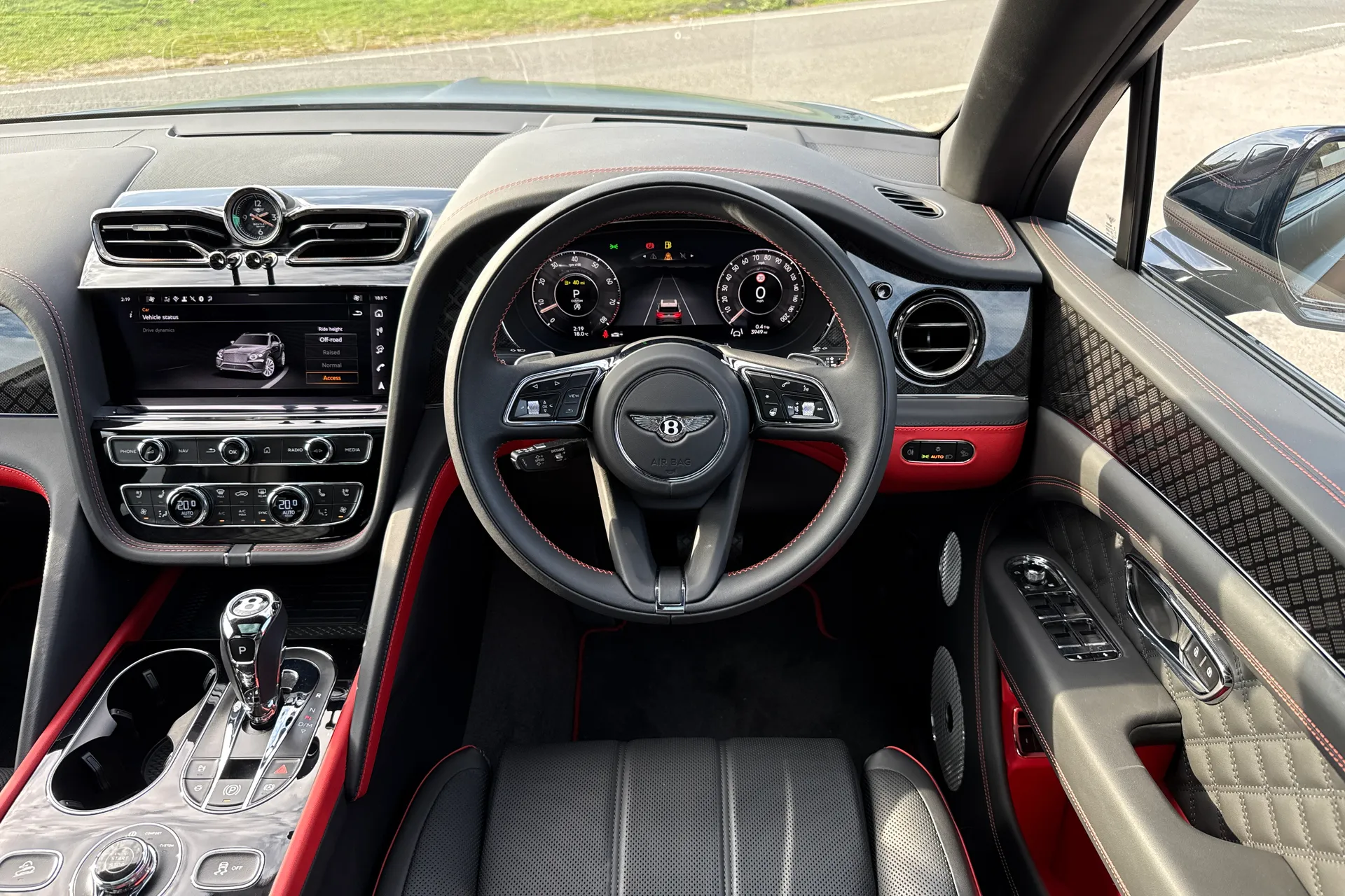 Bentley BENTAYGA thumbnail image number 4