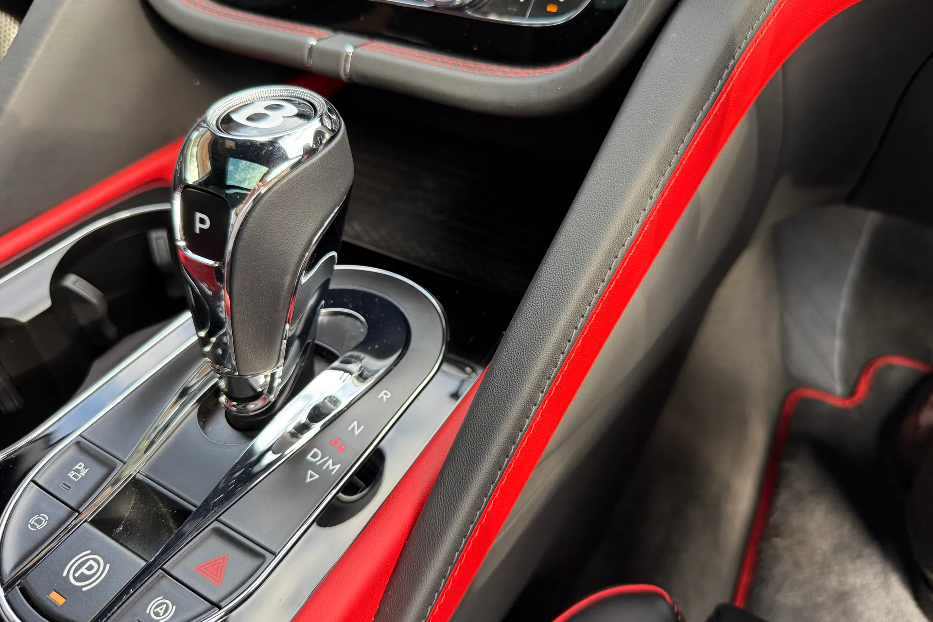 Bentley BENTAYGA thumbnail image number 25