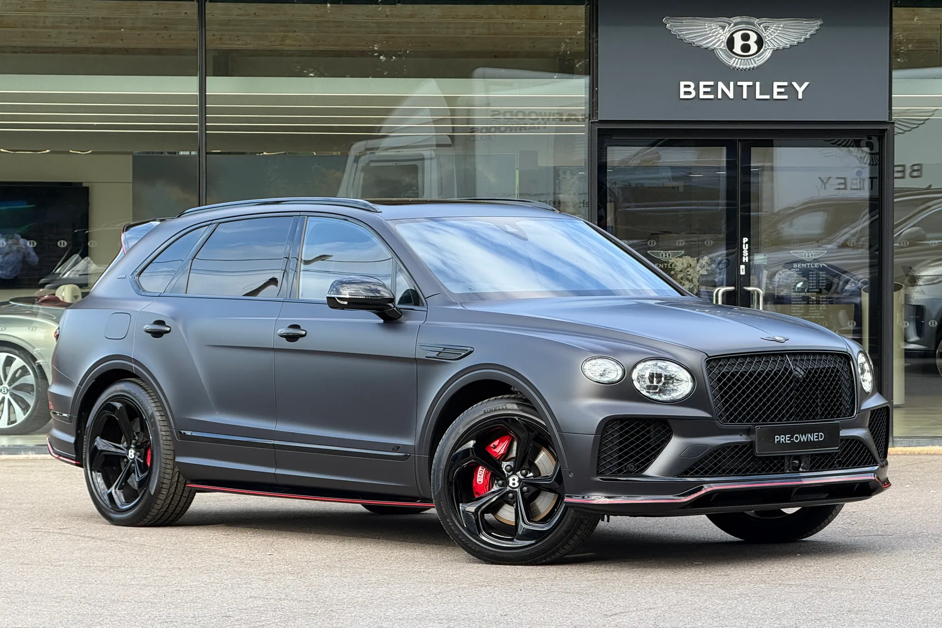 Bentley BENTAYGA focused image