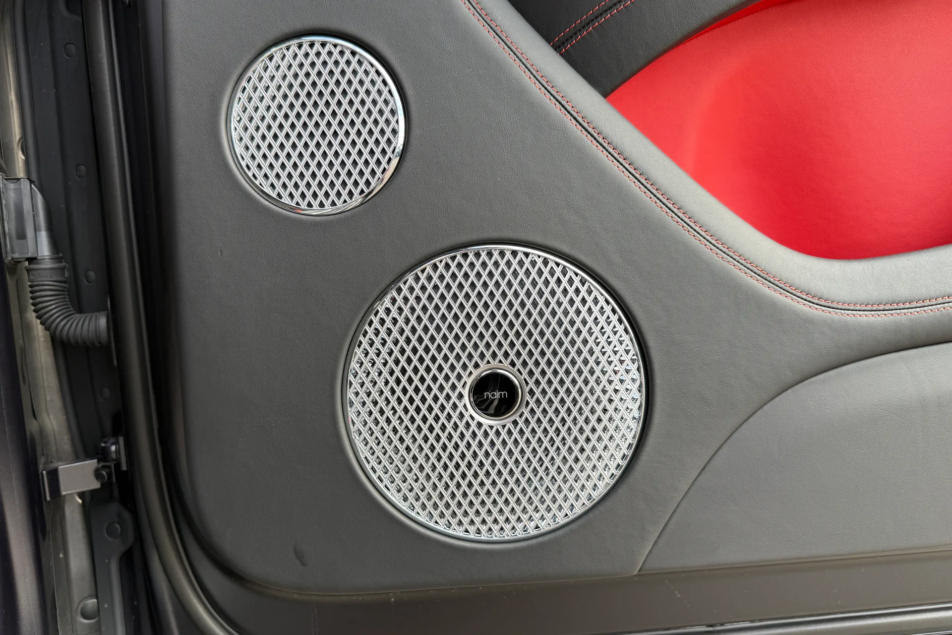 Bentley BENTAYGA thumbnail image number 26