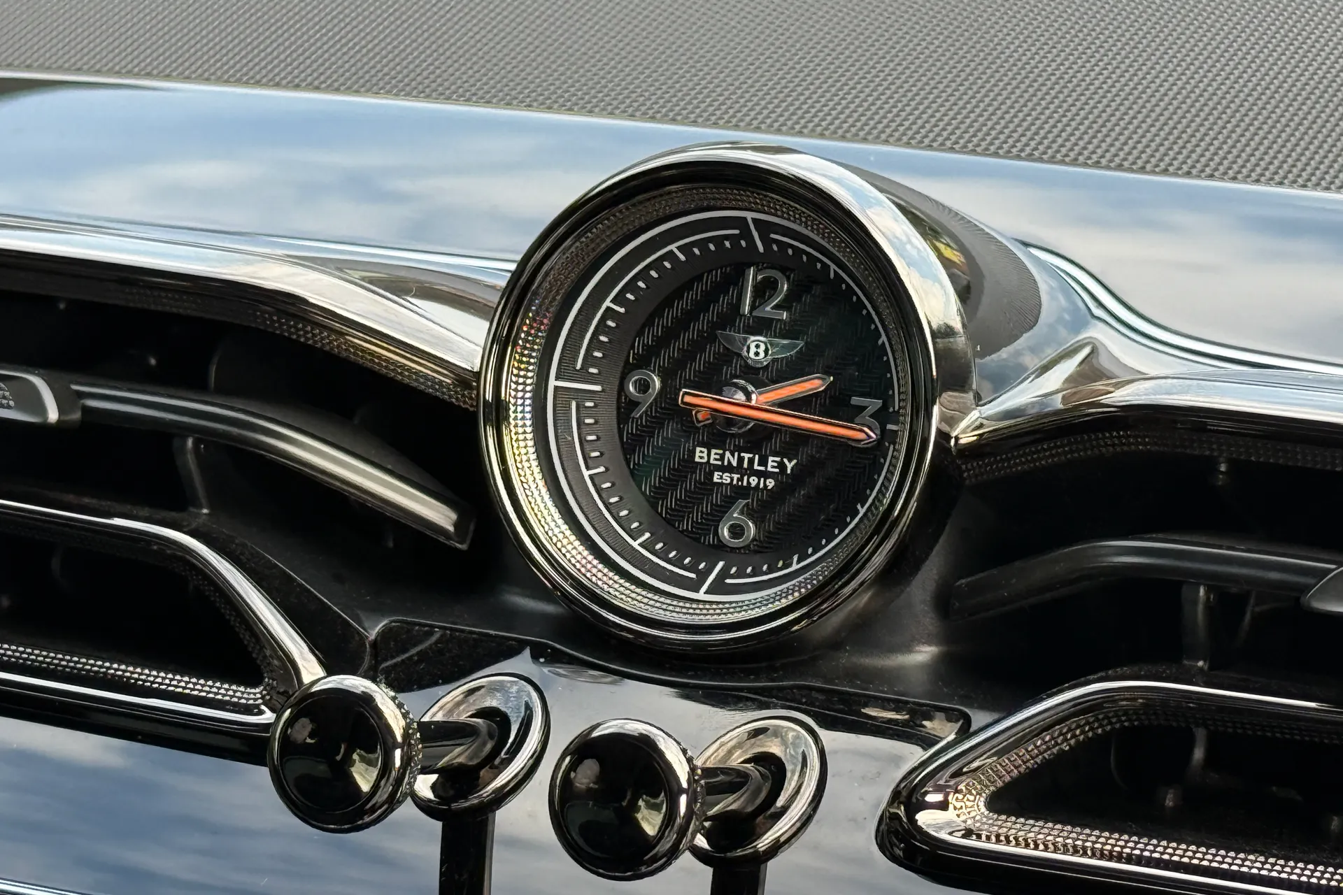 Bentley BENTAYGA thumbnail image number 24