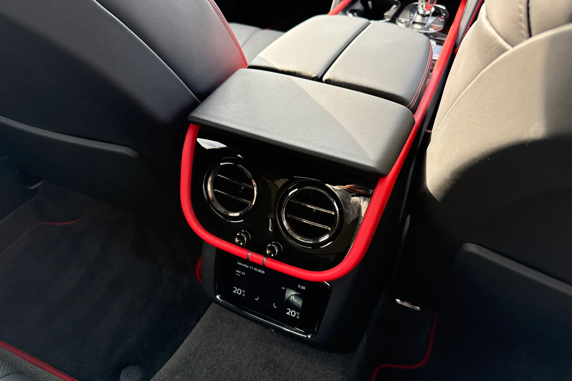 Bentley BENTAYGA thumbnail image number 37