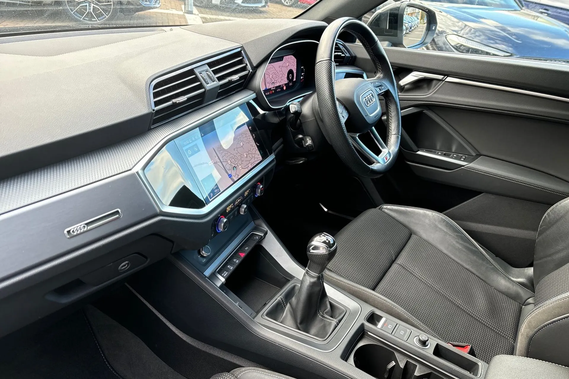 Audi Q3 thumbnail image number 27