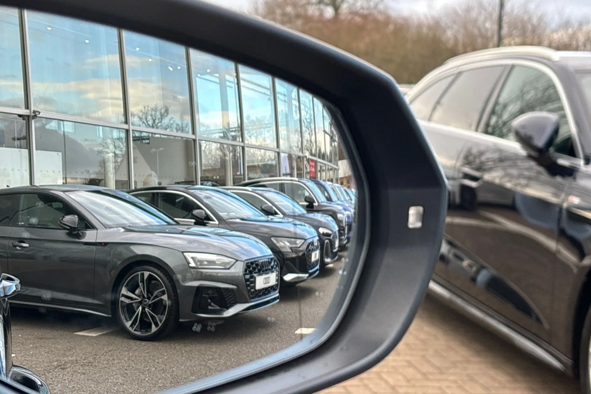 Audi Q3 thumbnail image number 45