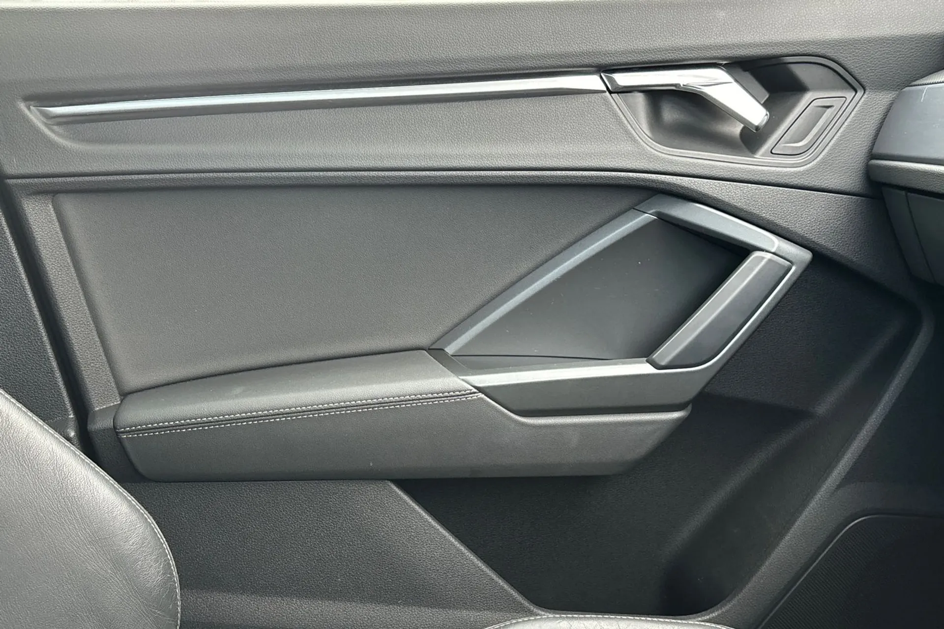 Audi Q3 thumbnail image number 40