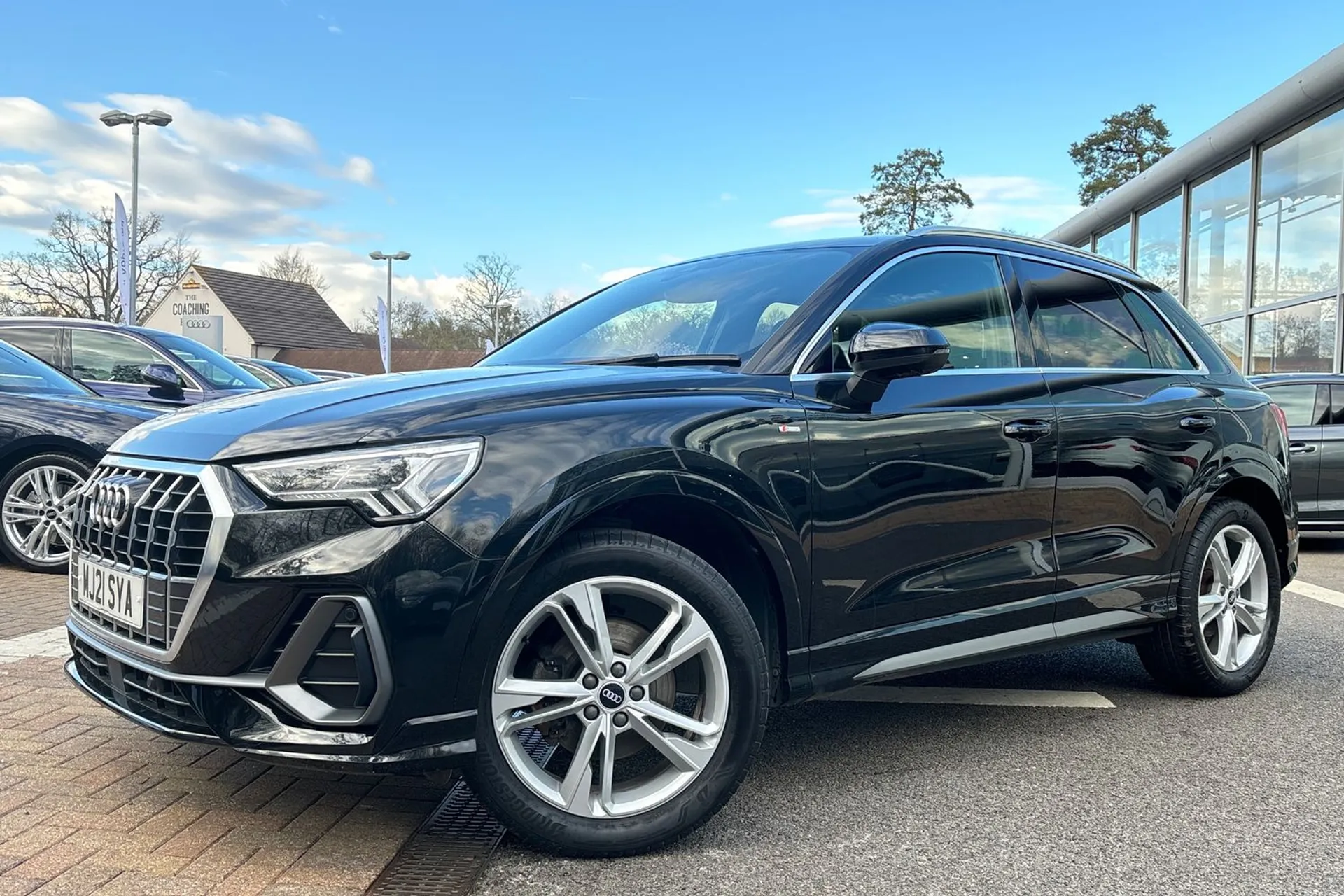 Audi Q3 thumbnail image number 11