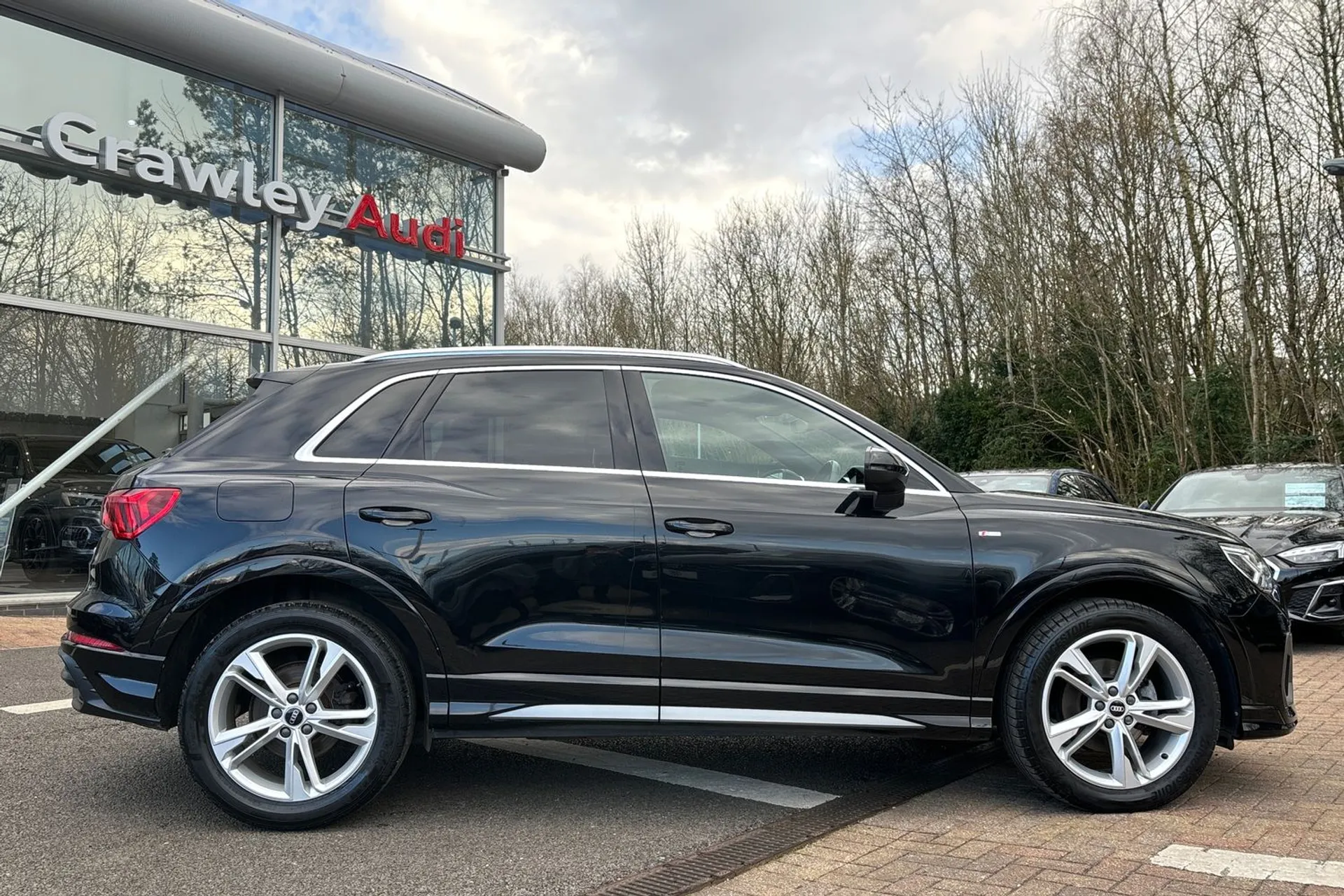 Audi Q3 thumbnail image number 2