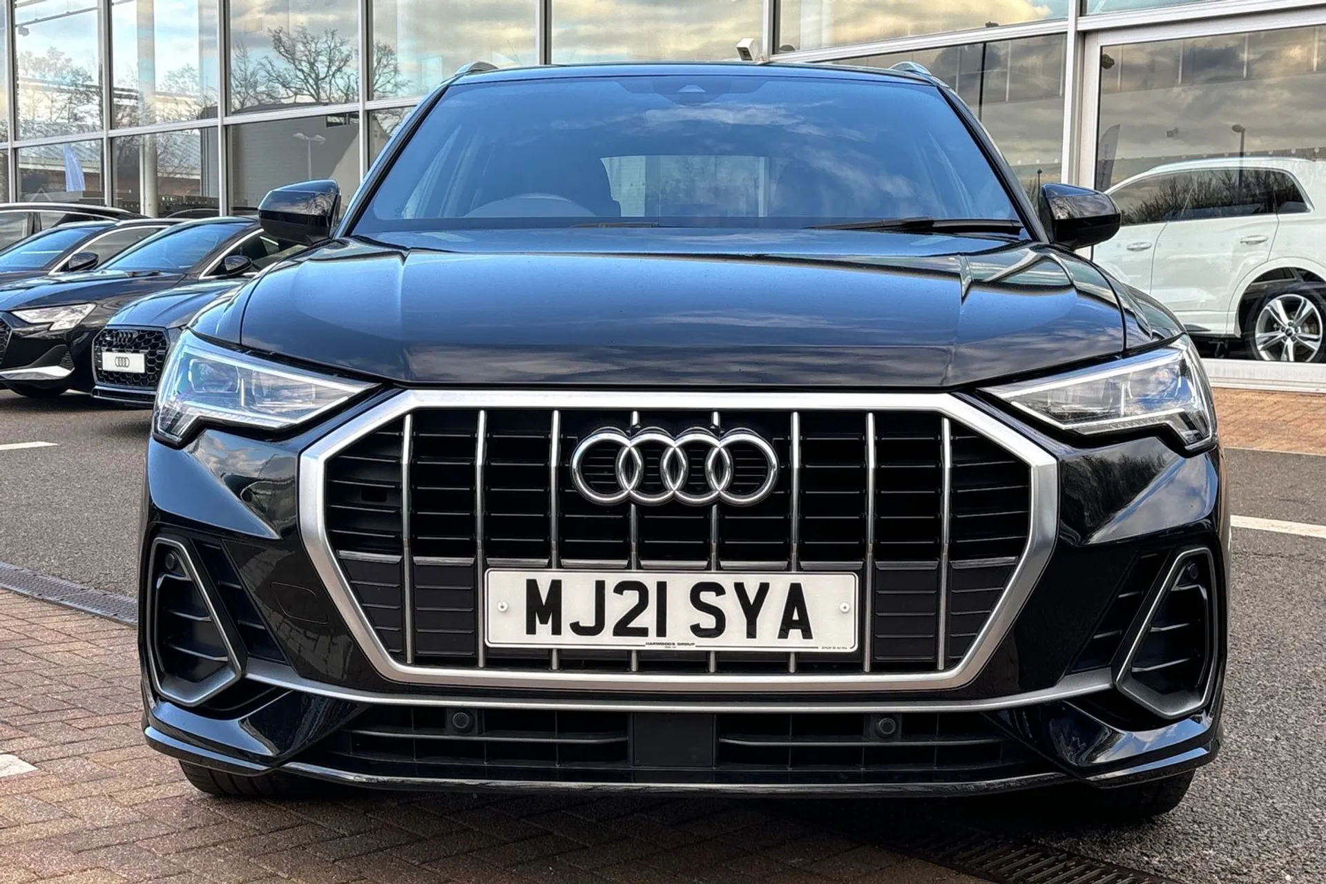 Audi Q3 thumbnail image number 12
